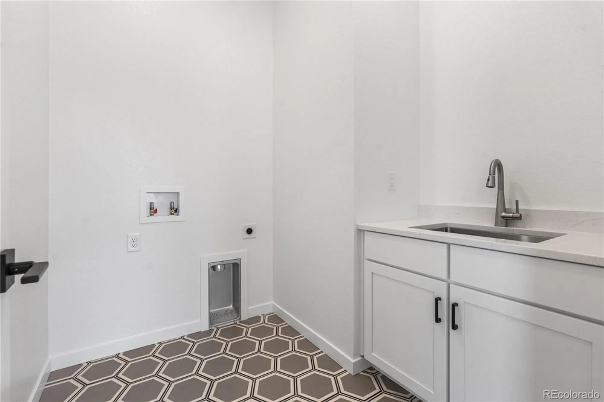 Property Slideshow image 17 of 29 | 11112 amber light cir, Littleton, CO, 80125