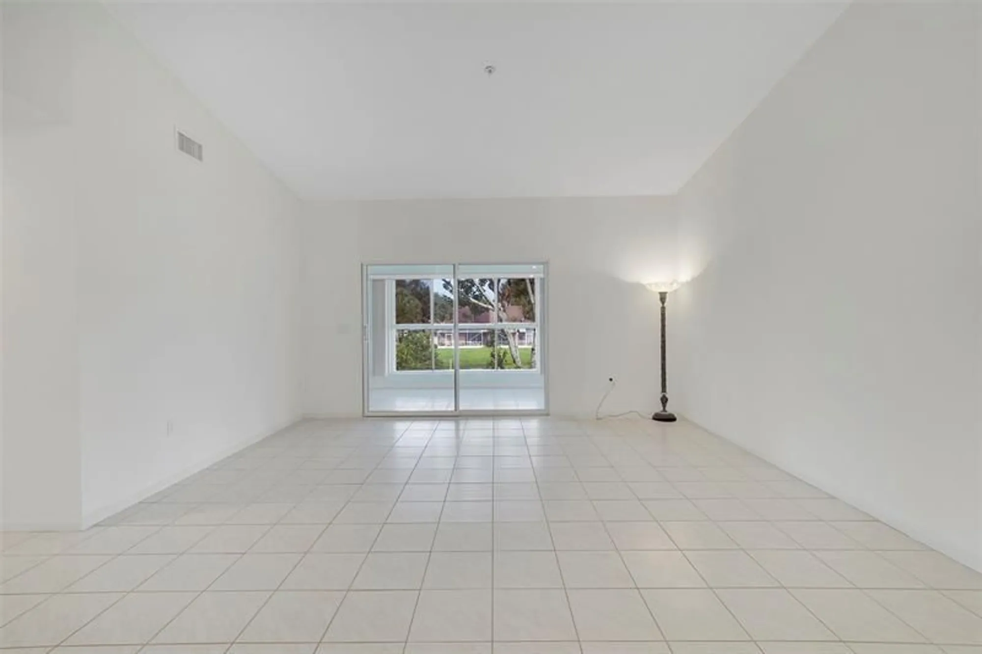 Property Slideshow image 17 of 36 | 5876 regal glen dr 201, Boynton Beach, FL, 33437