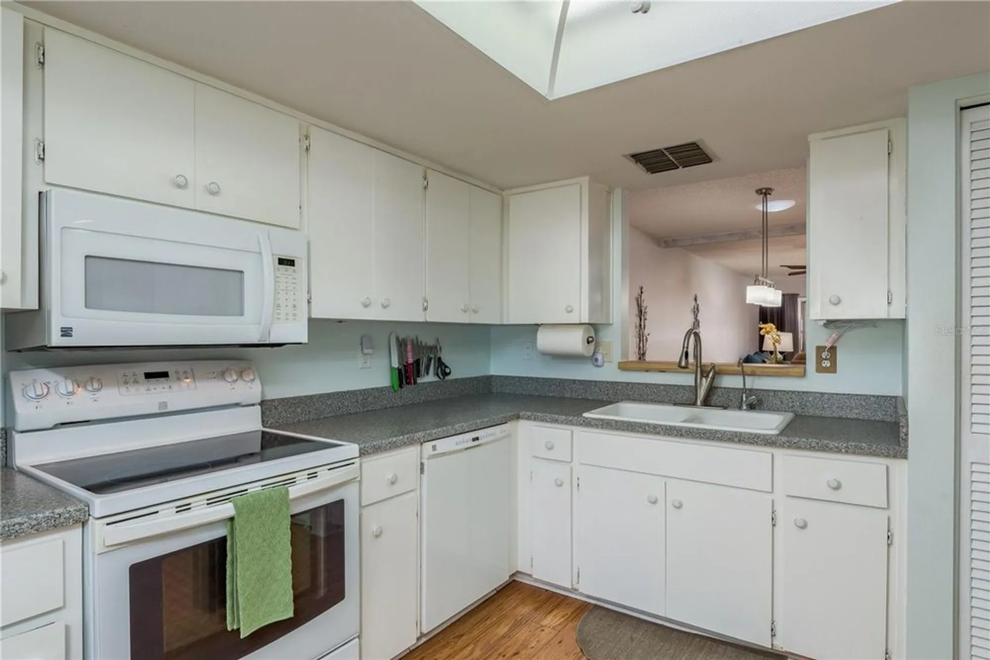 Property Slideshow image 15 of 49 | 11241 dollar lake dr 5, Port Richey, FL, 34668