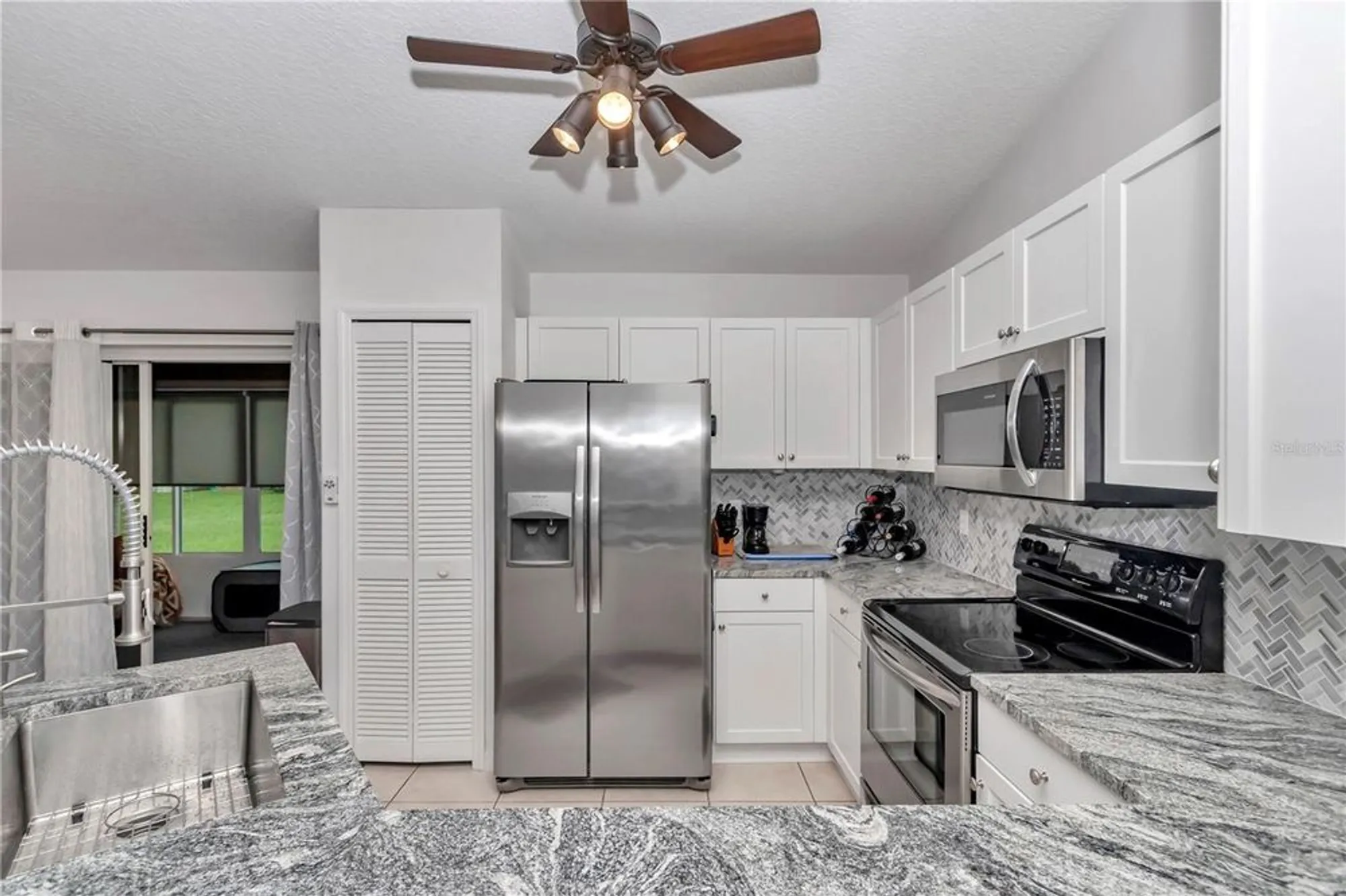 Property Slideshow image 3 of 43 | 5556 grove mnr, Lady Lake, FL, 32159