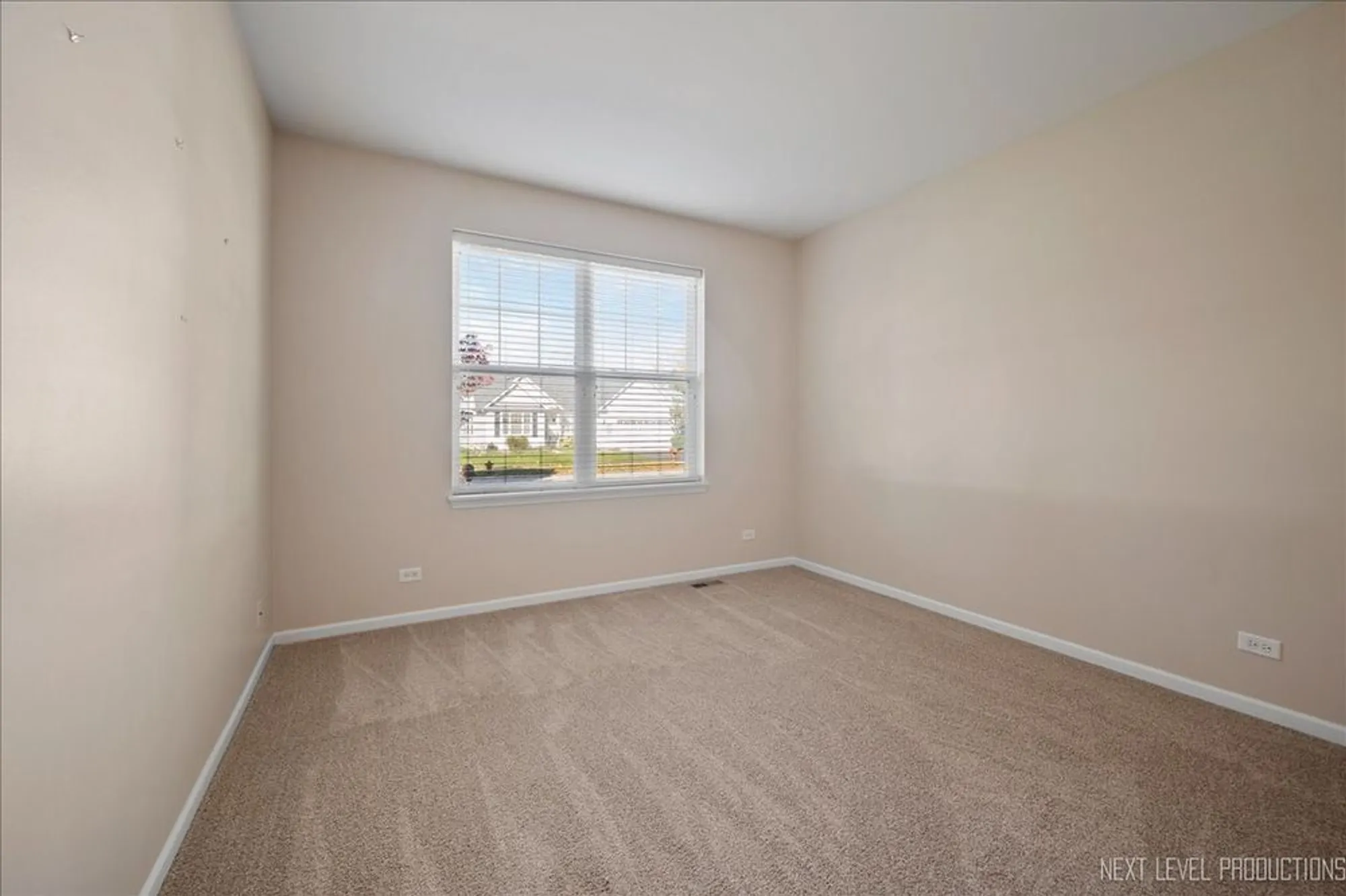 Property Slideshow image 17 of 29 | 712 bohannon cir, Oswego, IL, 60543