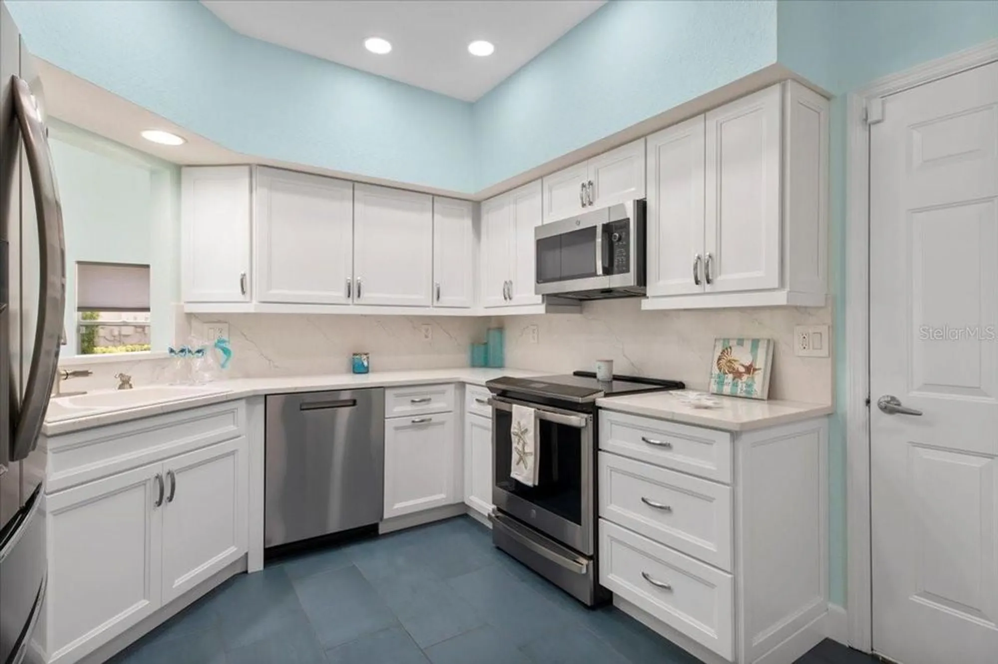 Property Slideshow image 11 of 46 | 7157 strand cir # 24-102, Bradenton, FL, 34203