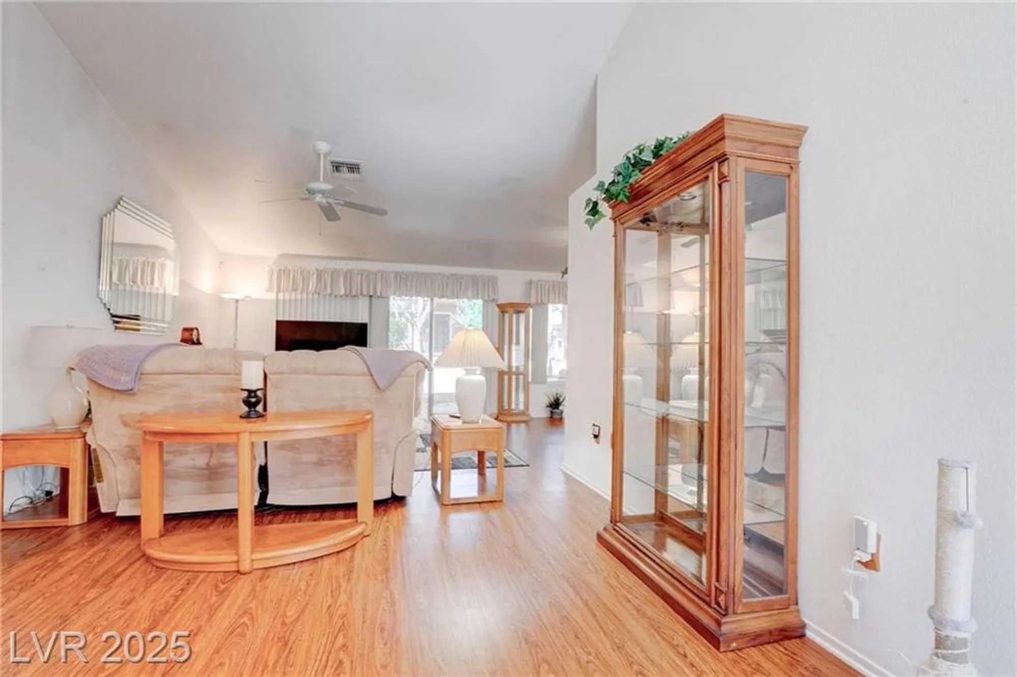 Property Slideshow image 14 of 42 | 2541 desert glen dr, Las Vegas, NV, 89134