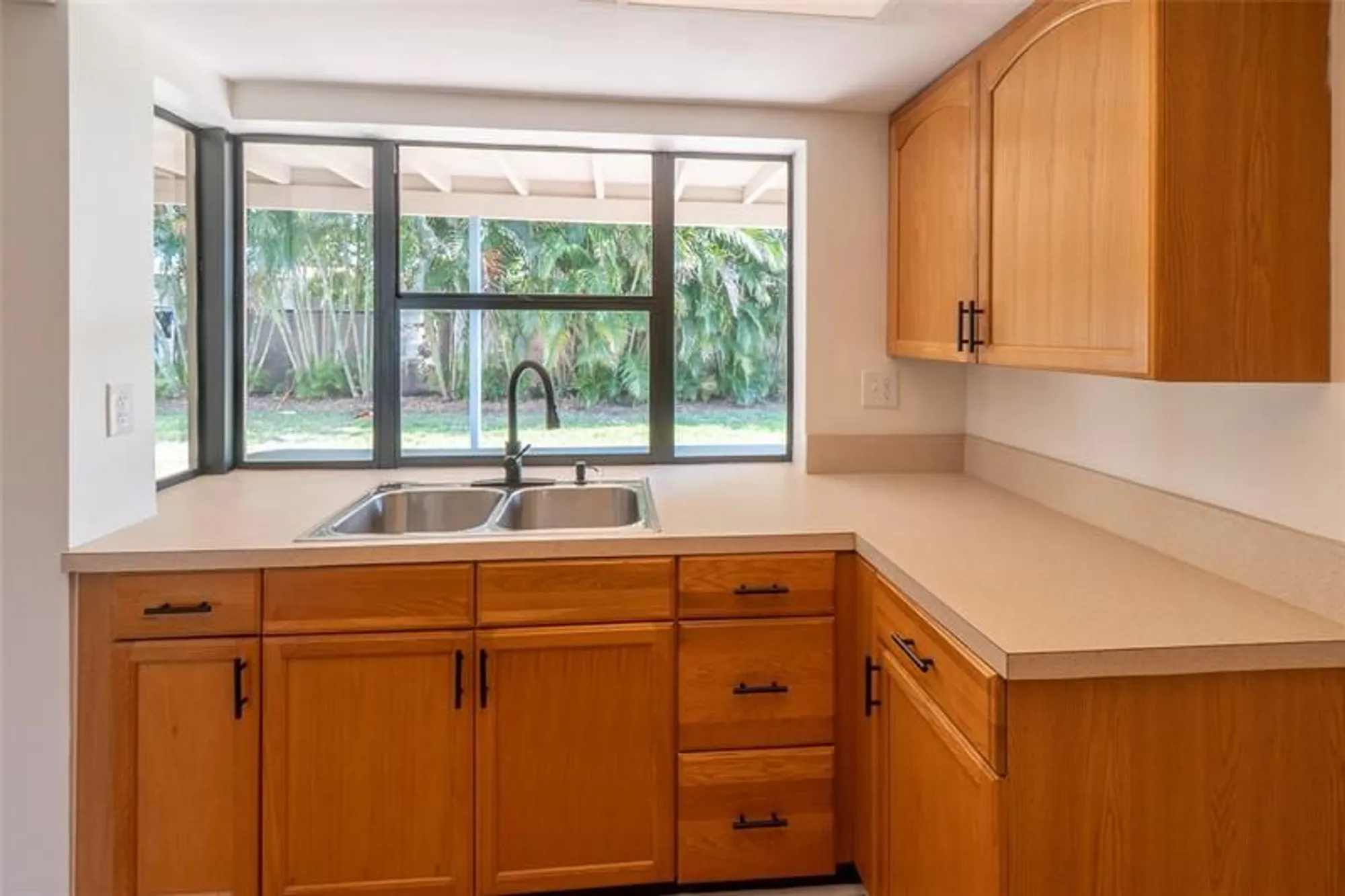 Property Slideshow image 7 of 26 | 4714 nw 44th st, Tamarac, FL, 33319