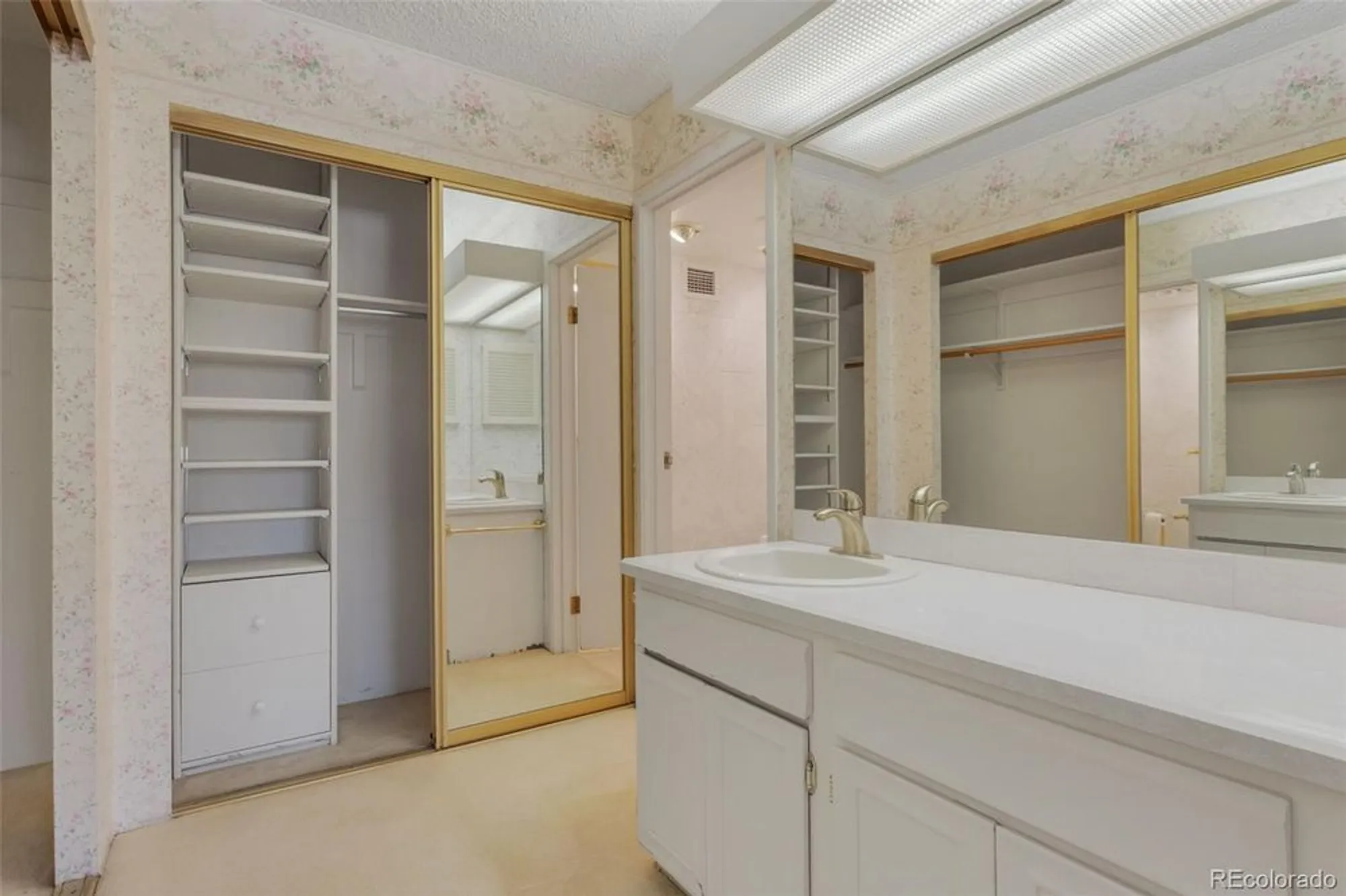 Property Slideshow image 16 of 21 | 13691 e marina dr 301, Aurora, CO, 80014