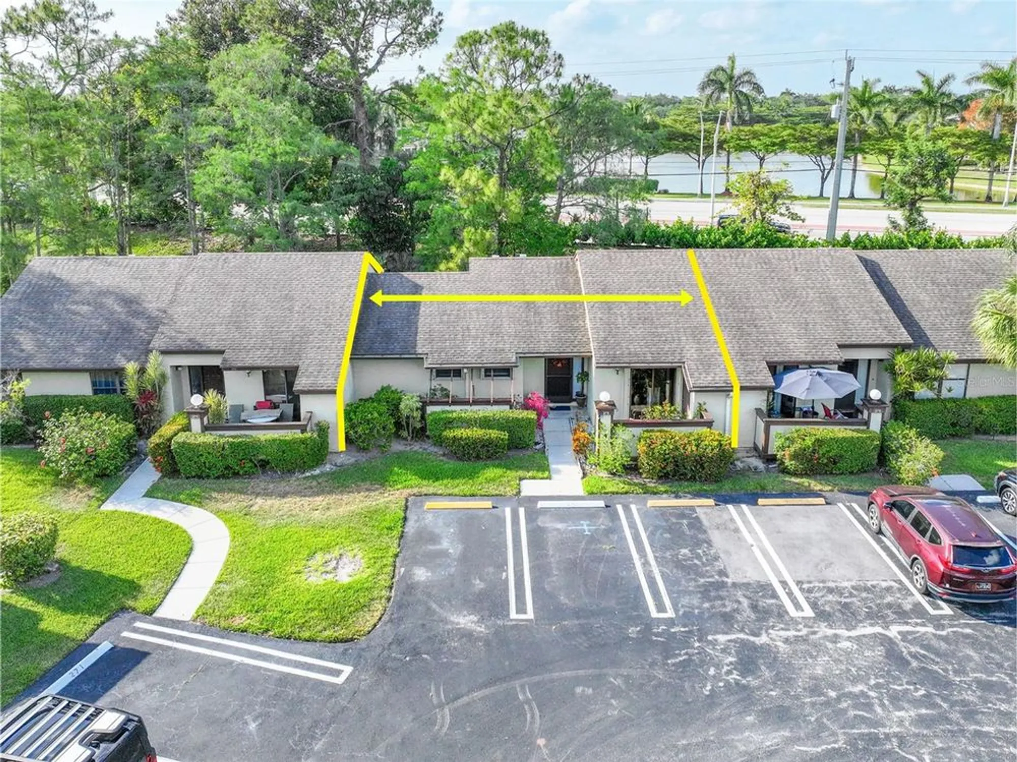 Property Slideshow image 6 of 38 | 272 beaver dam ct, Royal Palm Beach, FL, 33411