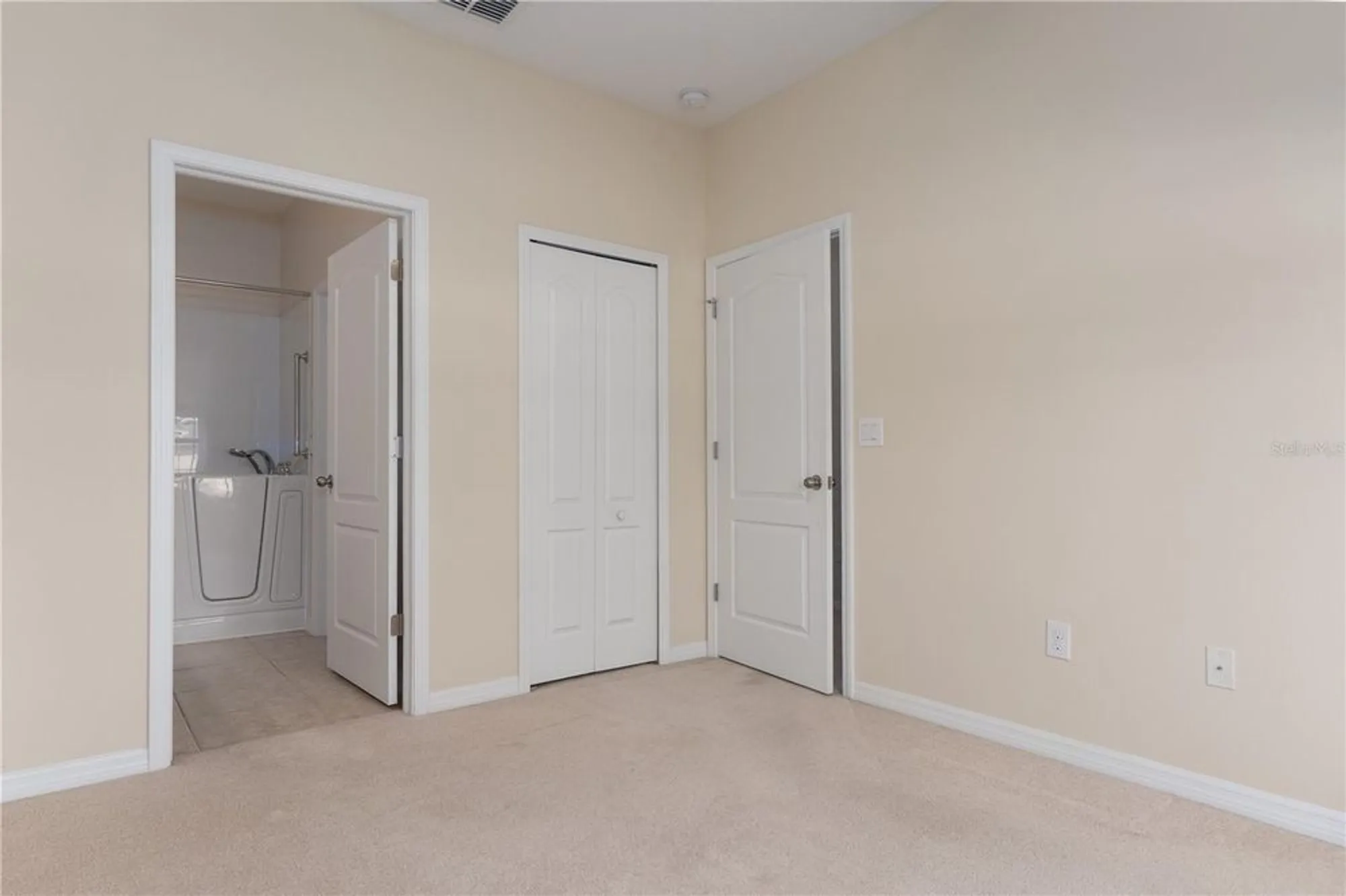 Property Slideshow image 16 of 33 | 3201 sonesta ct b, Clermont, FL, 34711