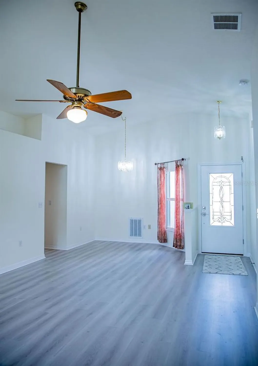 Property Slideshow image 6 of 45 | 231 lake suzanne dr, Lake Wales, FL, 33859