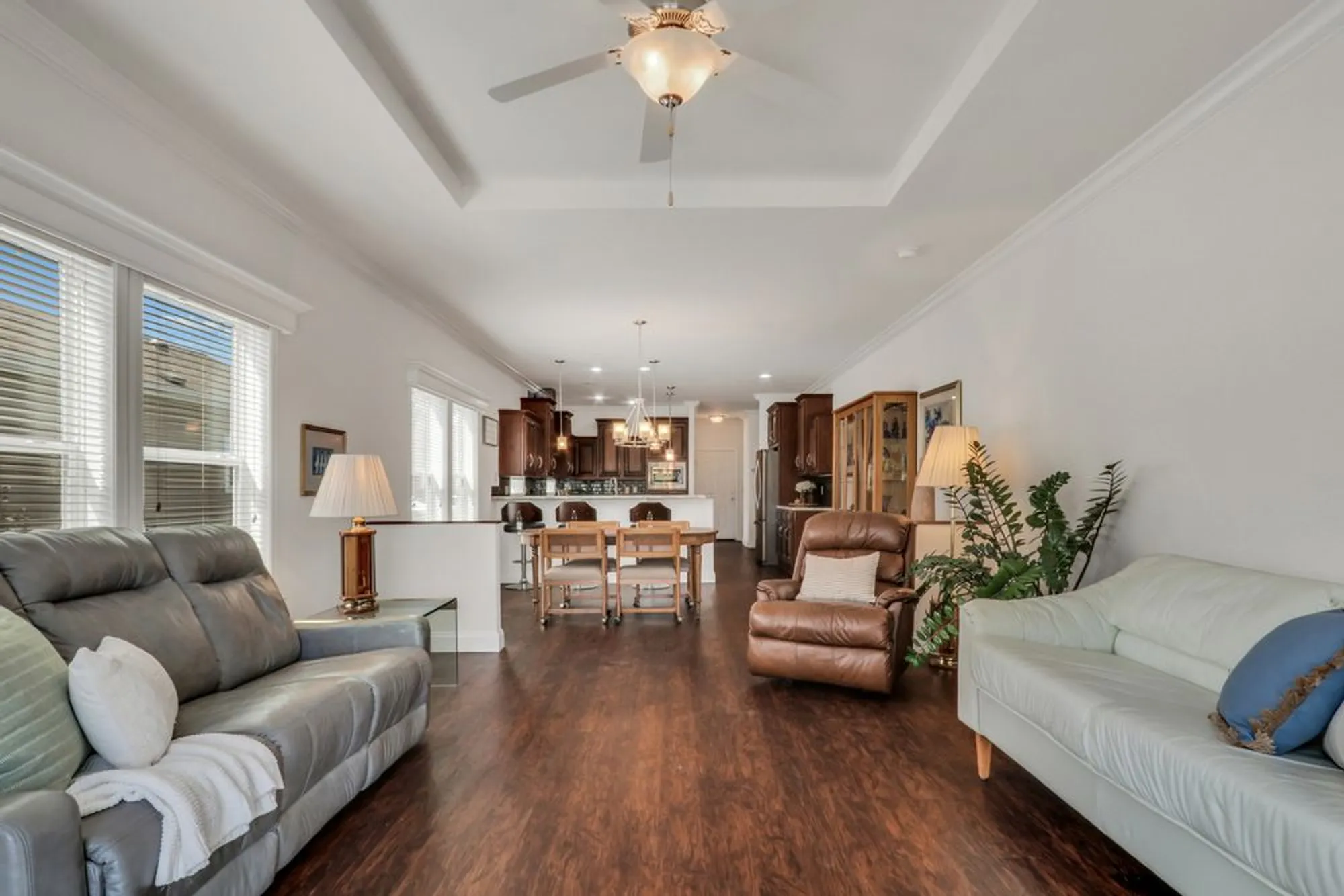 Property Slideshow image 5 of 24 | 305 legacy ct, Grayslake, IL, 60030