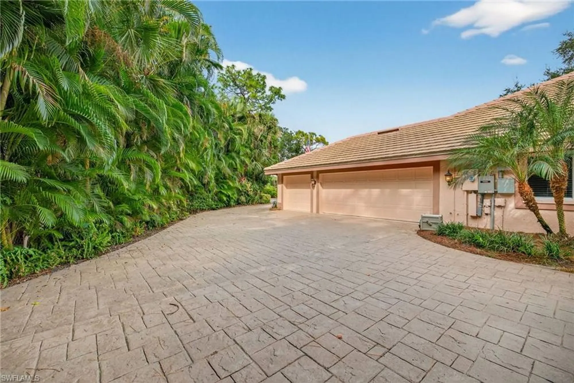 Property Slideshow image 31 of 44 | 3821 woodlake dr, Bonita Springs, FL, 34134