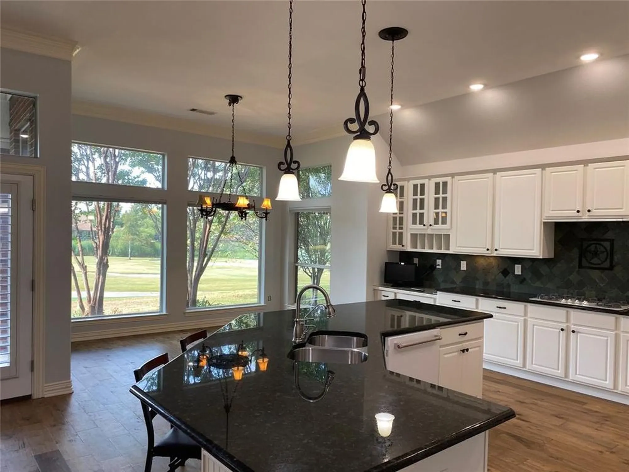 Property Slideshow image 8 of 24 | 9909 grandview dr, Denton, TX, 76207