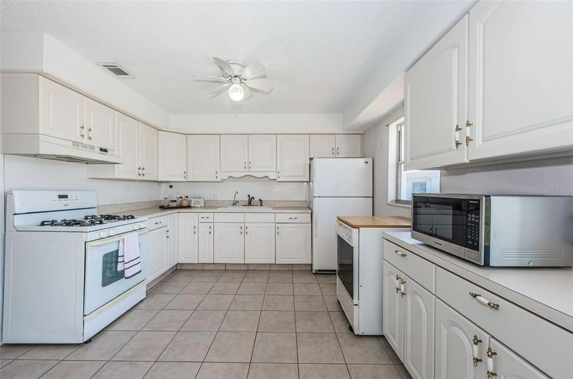 Property Slideshow image 4 of 40 | 10022 lily st, Pinellas Park, FL, 33782