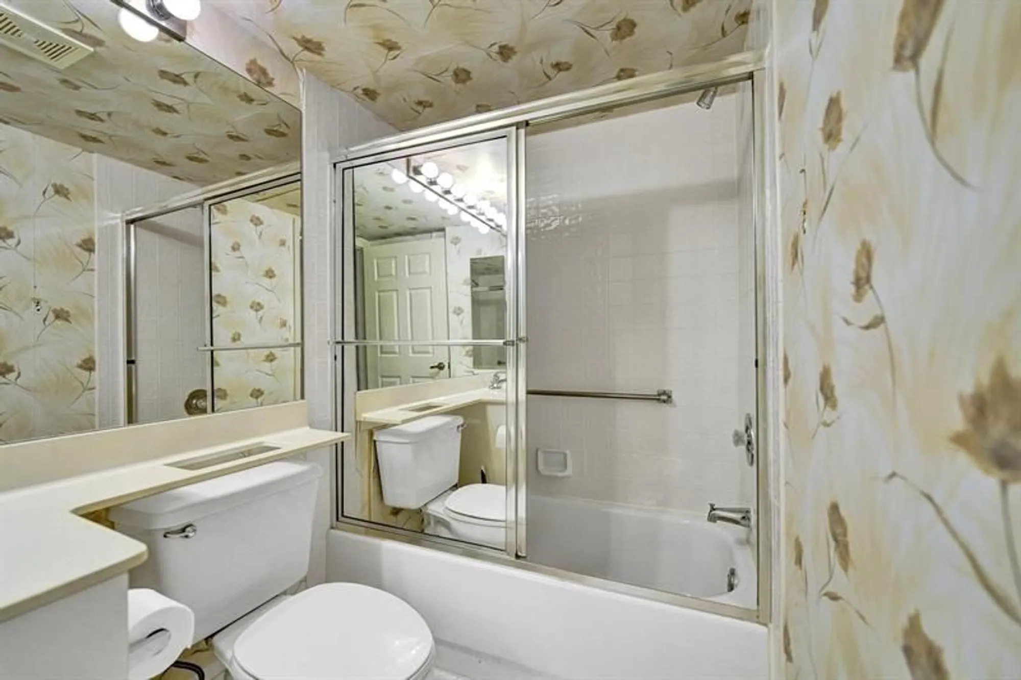 Property Slideshow image 33 of 61 | 9587 weldon cir apt b312, Fort Lauderdale, FL, 33321