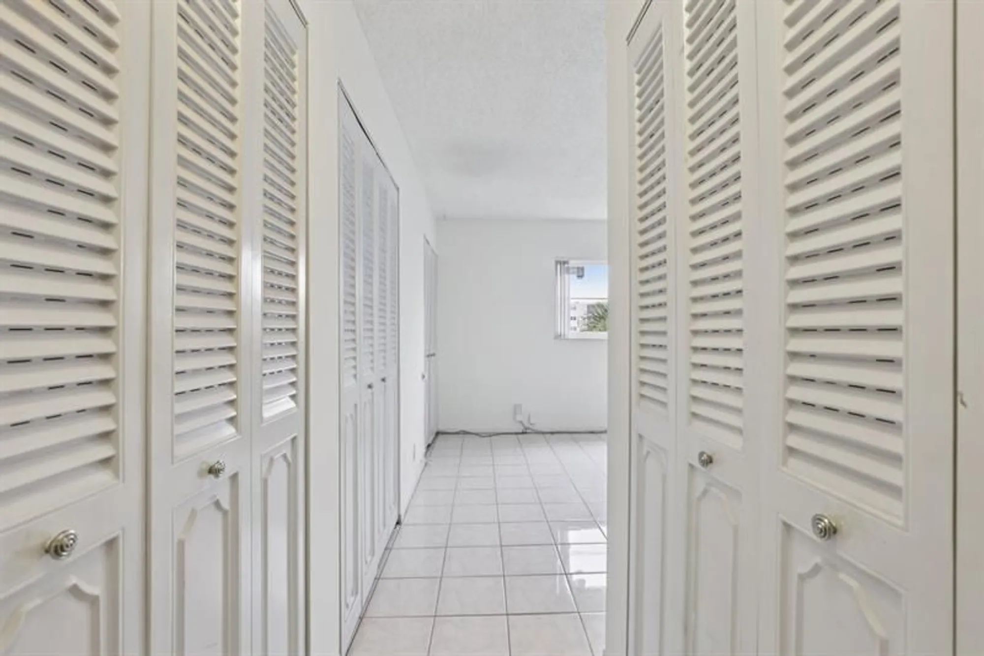 Property Slideshow image 18 of 39 | 1024 se 4th ave 204, Dania Beach, FL, 33004