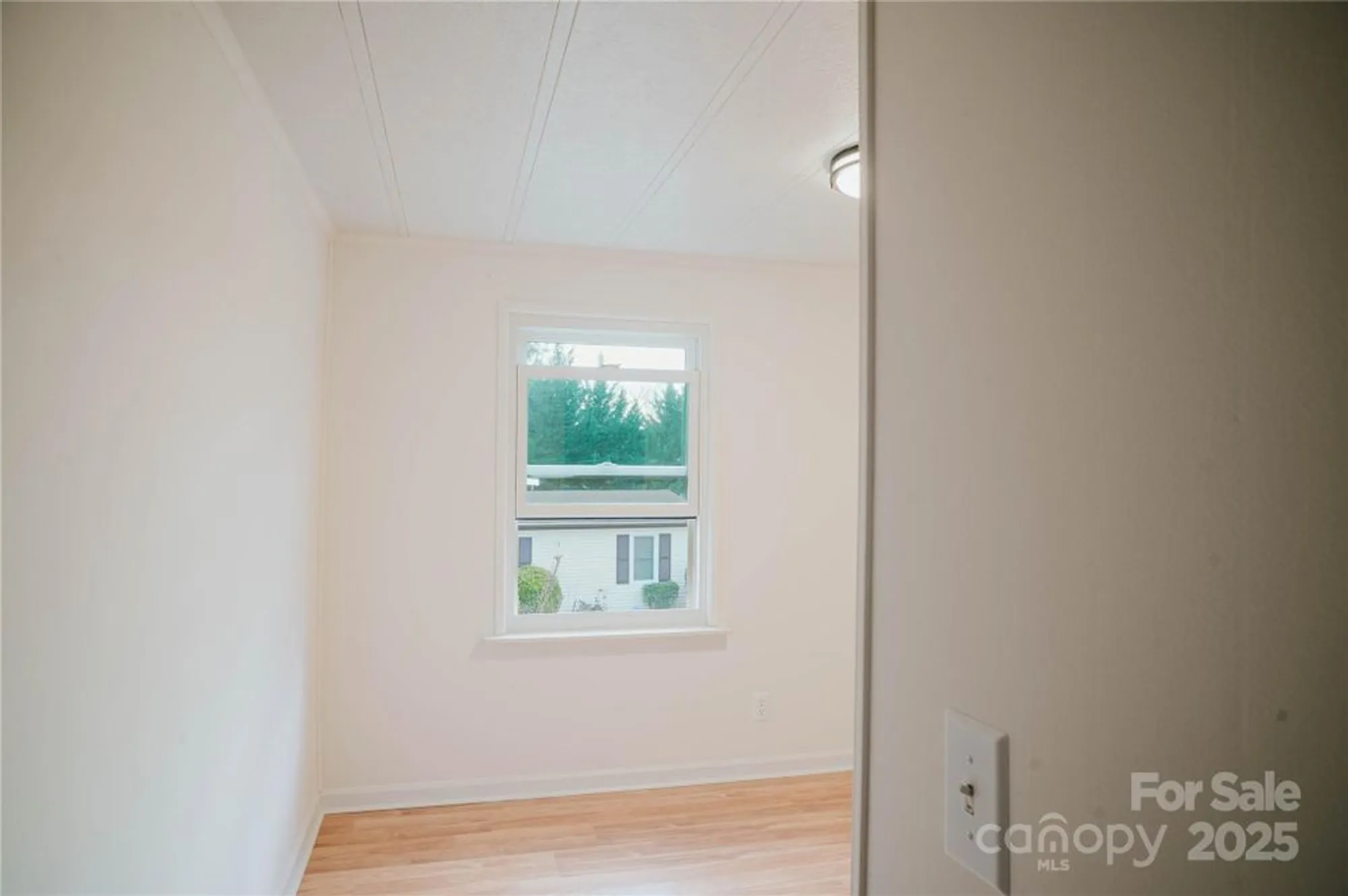 Property Slideshow image 25 of 34 | 402 deerfield ct, Hendersonville, NC, 28792