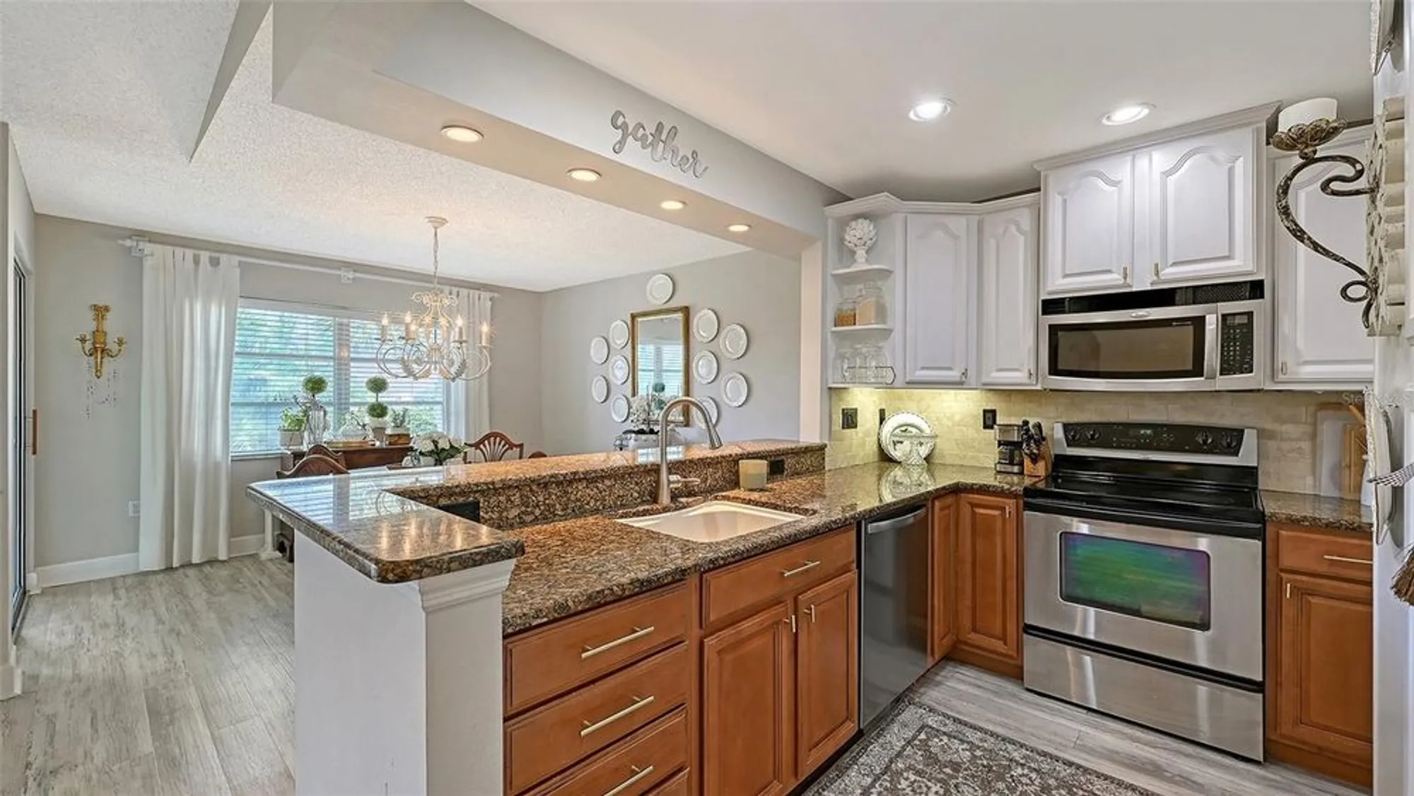 Property Slideshow image 10 of 30 | 2640 clubhouse dr 203, Sarasota, FL, 34232