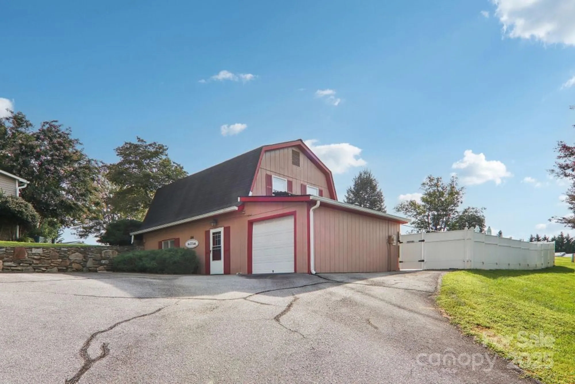 Property Slideshow image 41 of 48 | 302 meadowbrook ct, Hendersonville, NC, 28792