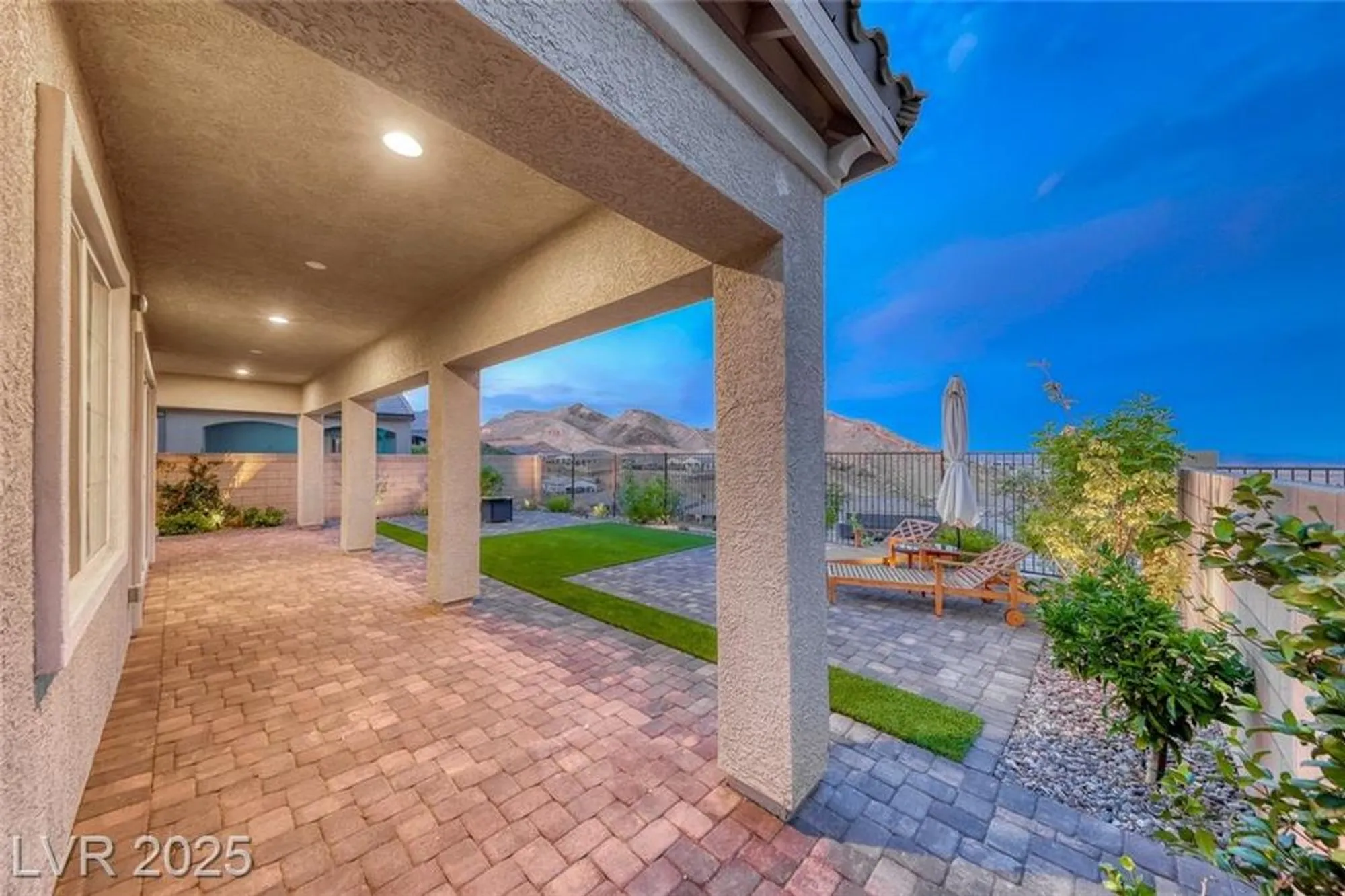 Property Slideshow image 40 of 78 | 32 tatahatso point st, Henderson, NV, 89011
