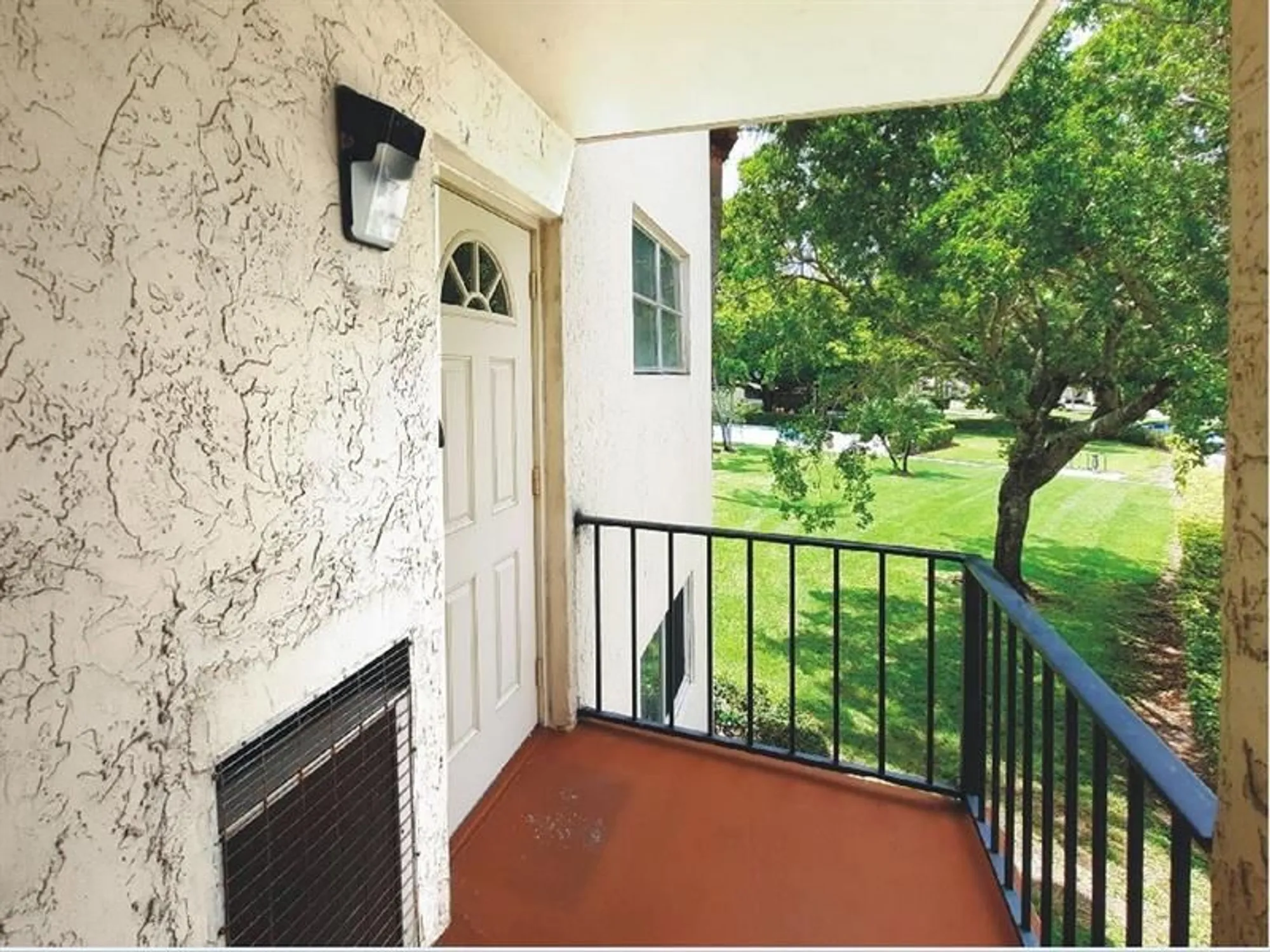 Property Slideshow image 2 of 21 | 9420 s hollybrook lake dr 201, Pembroke Pines, FL, 33025