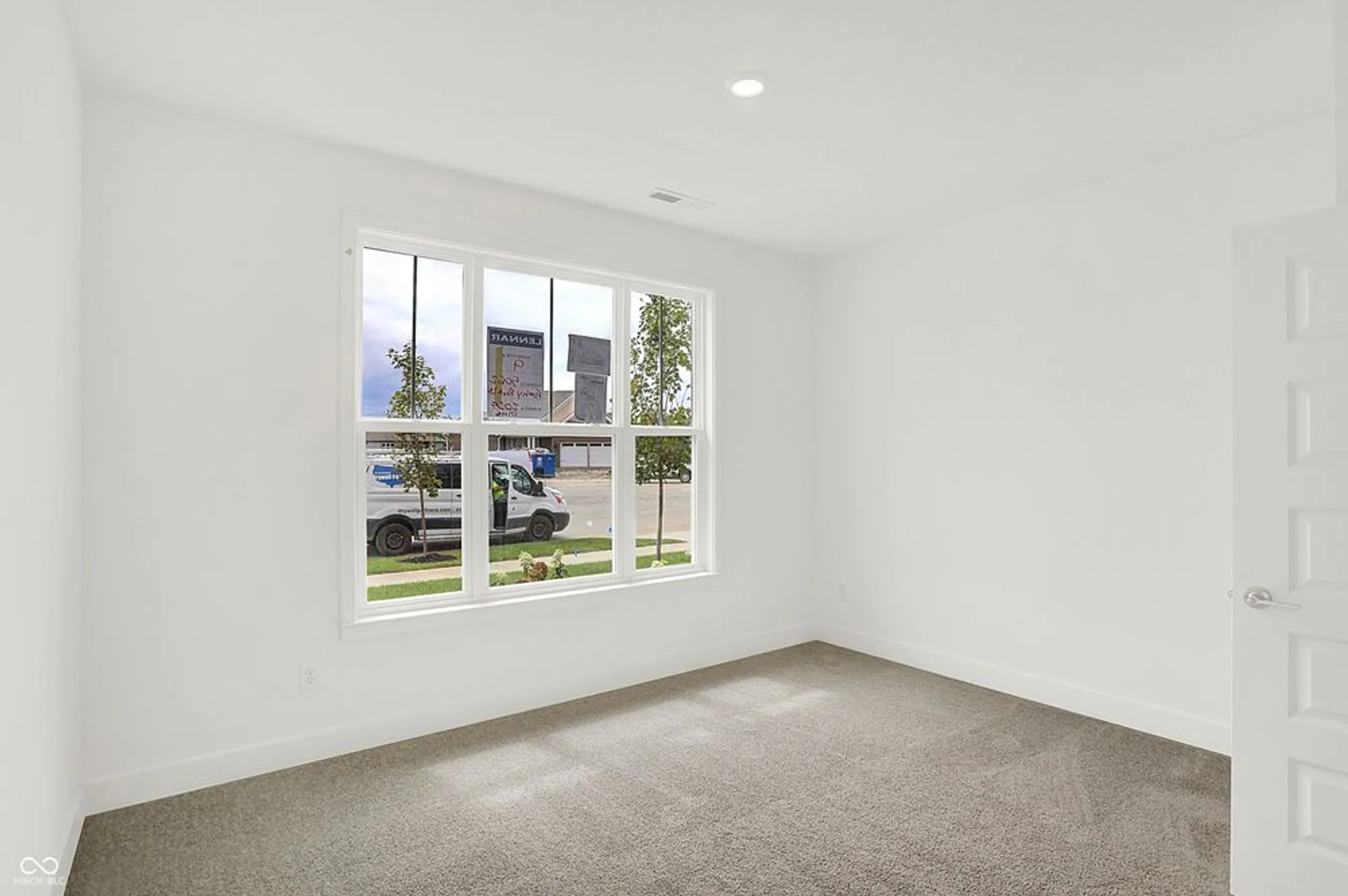 Property Slideshow image 35 of 46 | 5062 foxley park ln, Avon, IN, 46123