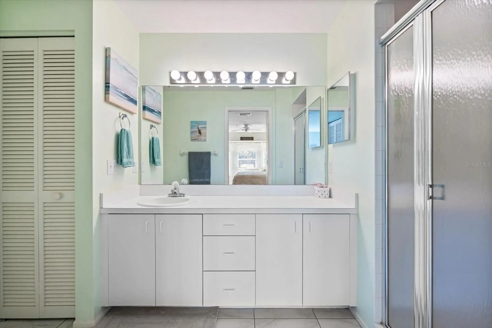 Property Slideshow image 16 of 67 | 6908 drewrys blf apt 711, Bradenton, FL, 34203