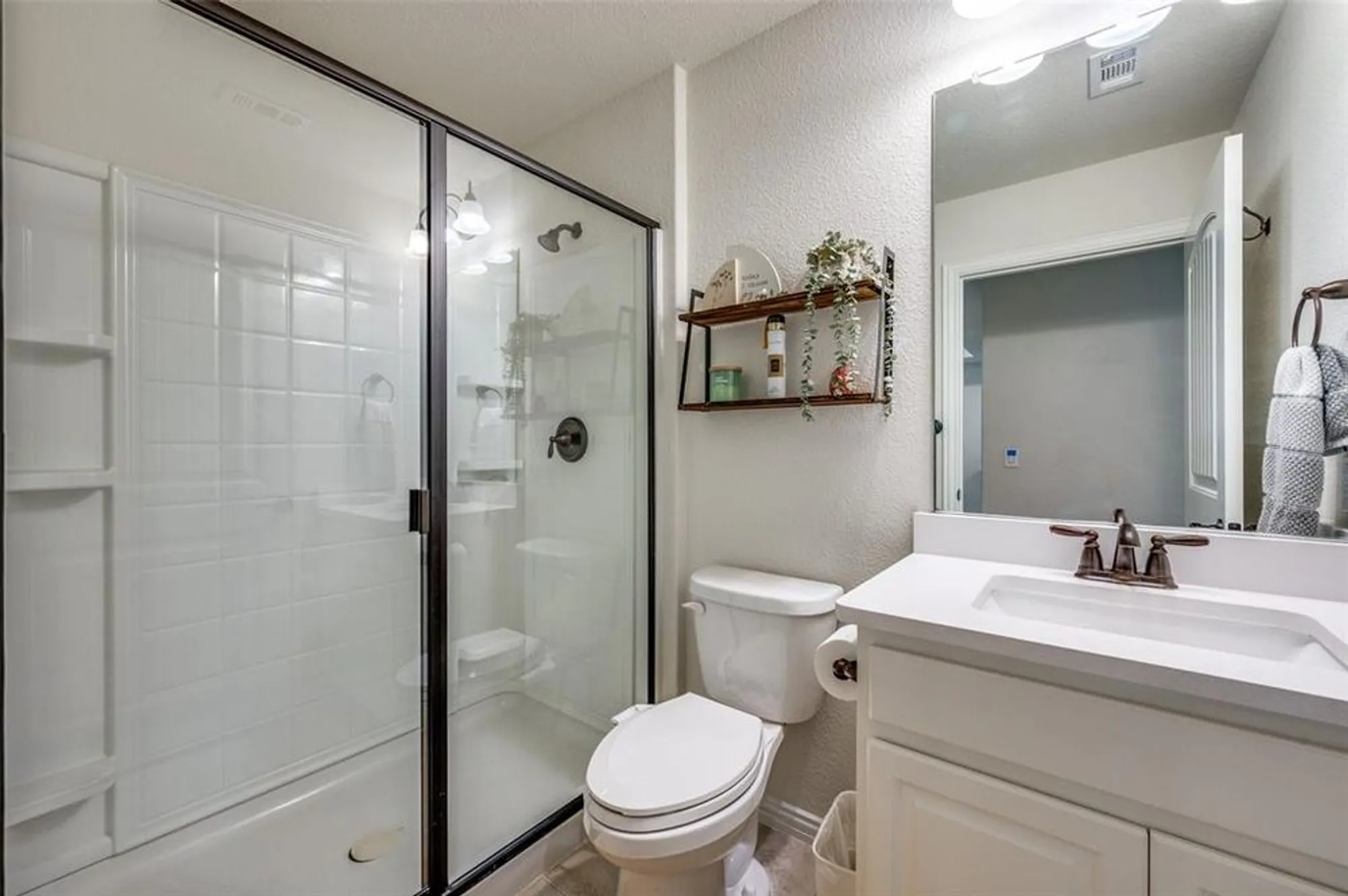 Property Slideshow image 13 of 33 | 2068 bentwater ln, Frisco, TX, 75036