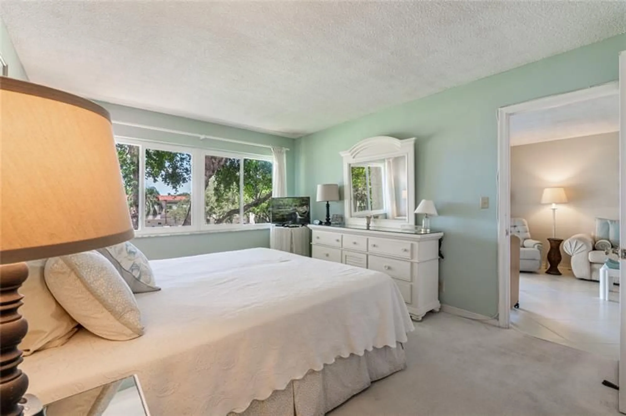Property Slideshow image 12 of 53 | 671 s hollybrook dr 306, Pembroke Pines, FL, 33025