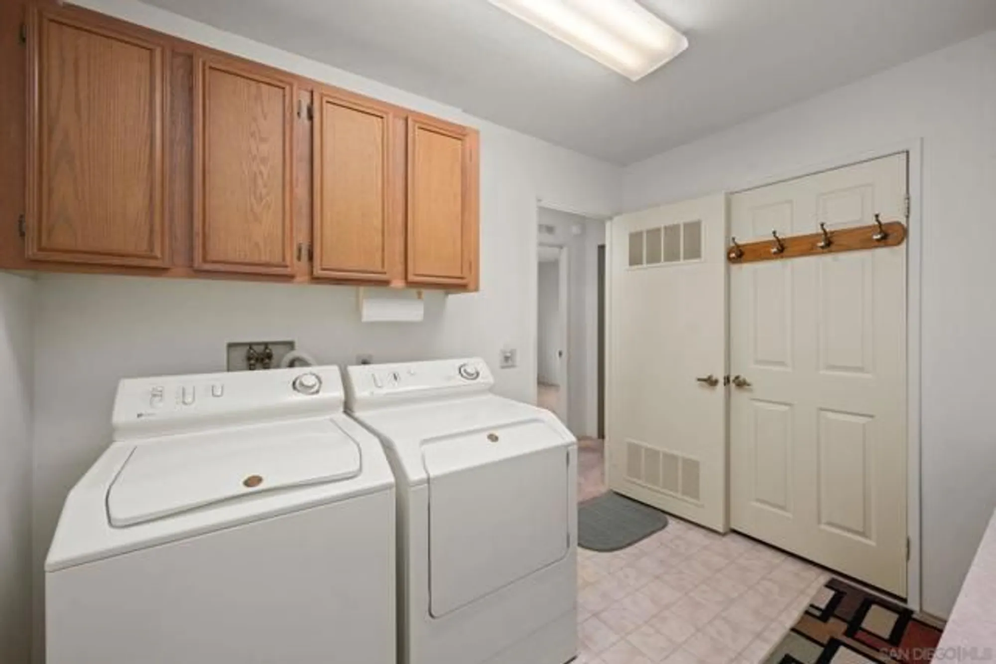 Property Slideshow image 32 of 37 | 4465 topaz ln, Oceanside, CA, 92056