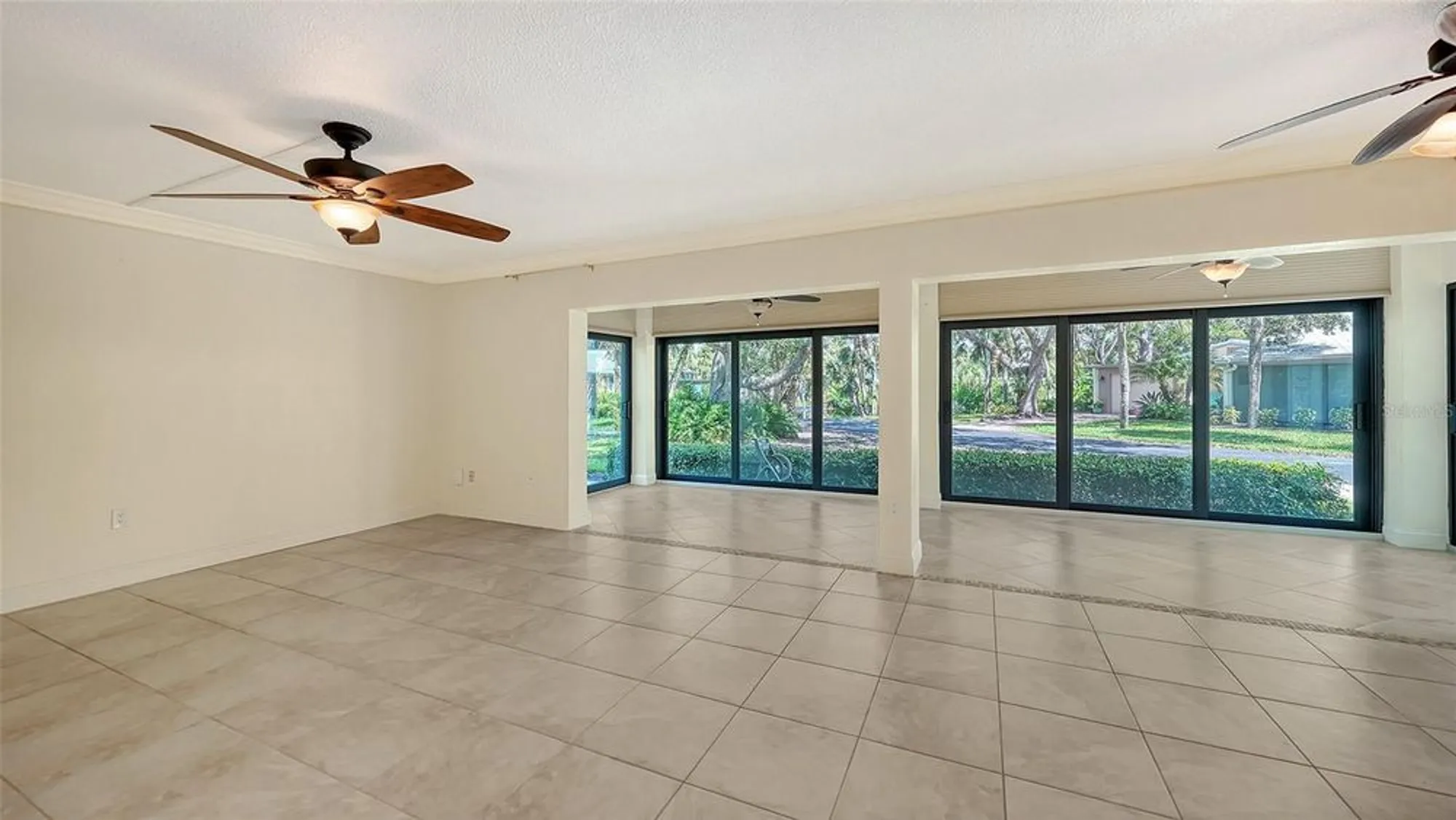 Property Slideshow image 7 of 91 | 225 hourglass way apt 103, Sarasota, FL, 34242