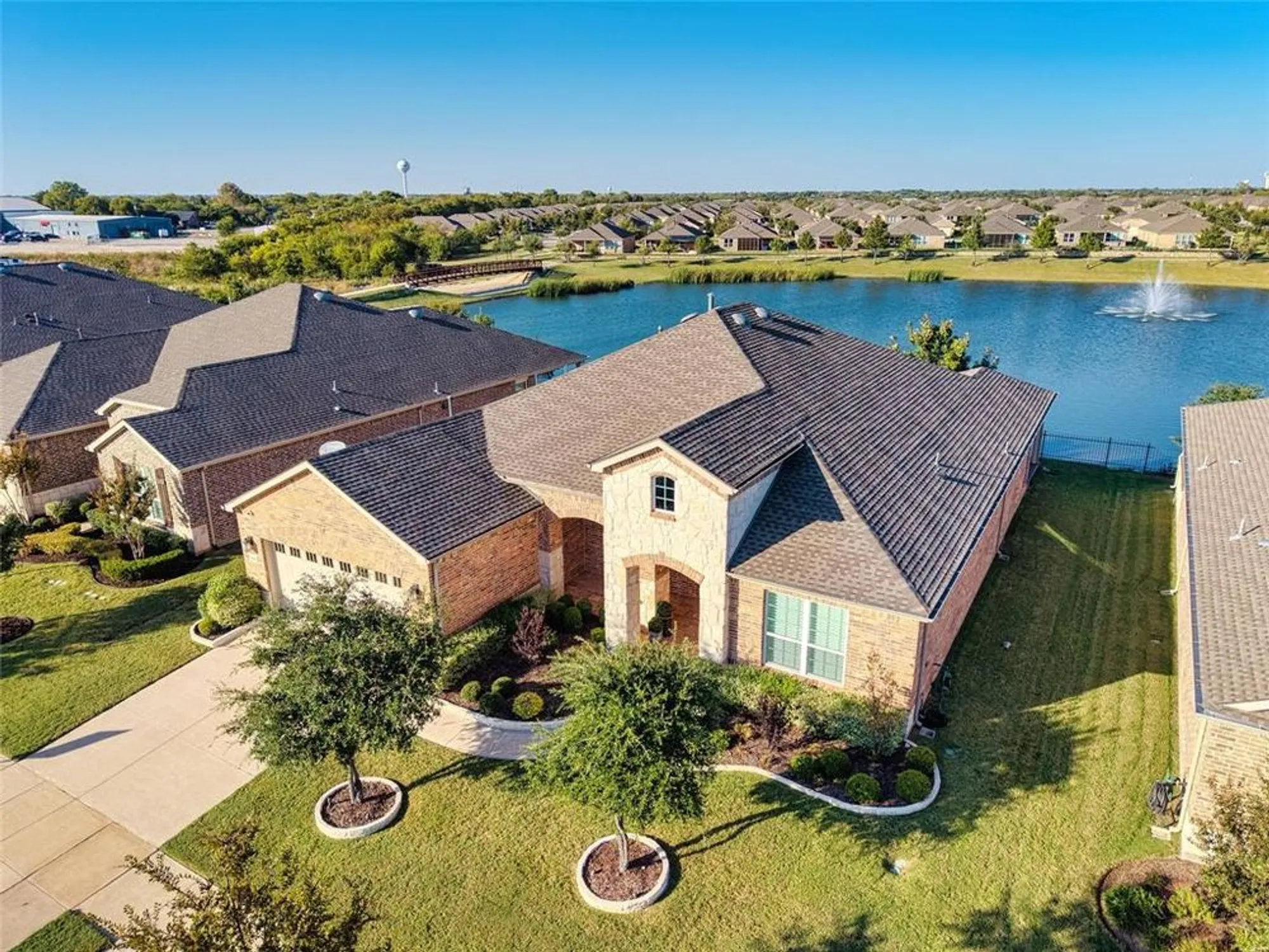 Property Slideshow image 26 of 38 | 2112 vista creek dr, Frisco, TX, 75036