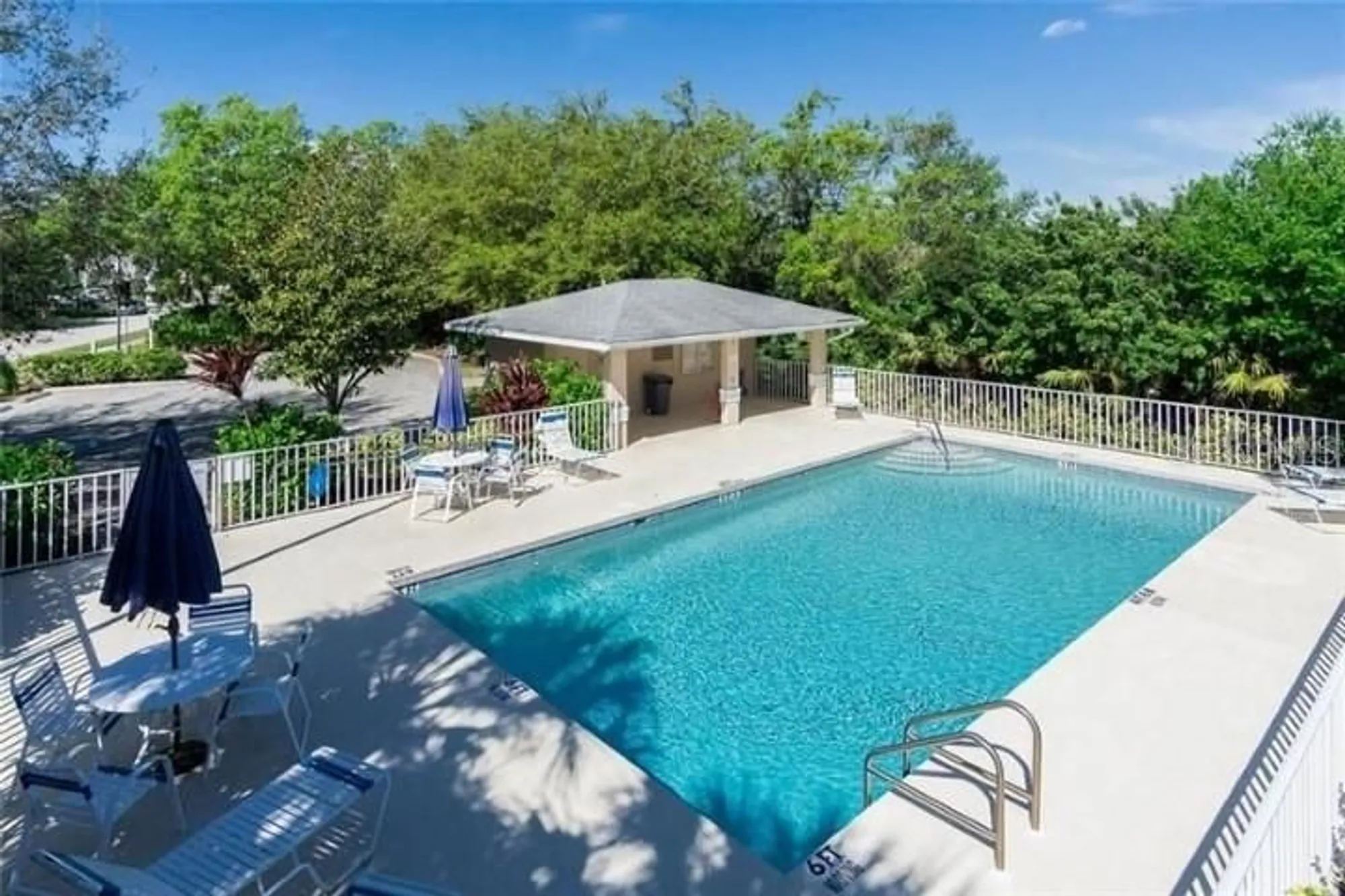 Property Slideshow image 2 of 11 | 295 fareham dr, Venice, FL, 34293