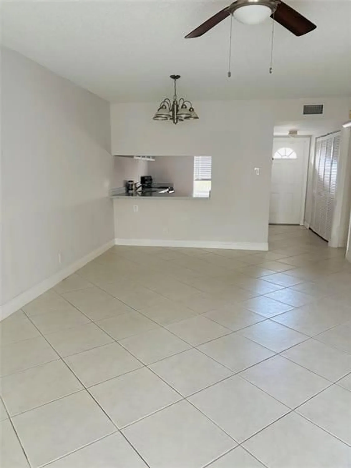 Property Slideshow image 5 of 31 | 601 nw 78th ter apt 107, Margate, FL, 33063
