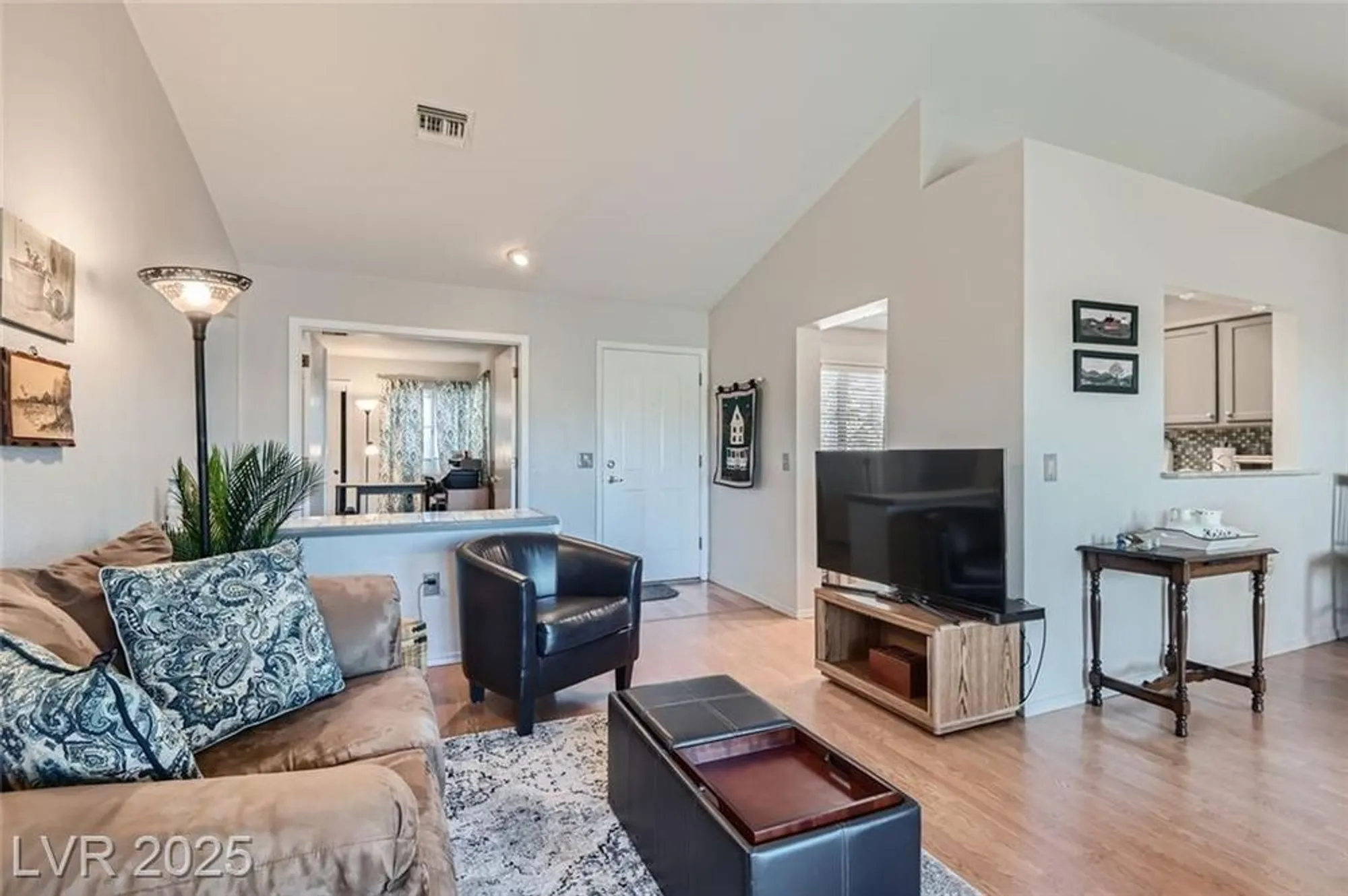 Property Slideshow image 4 of 25 | 8628 desert holly dr, Las Vegas, NV, 89134