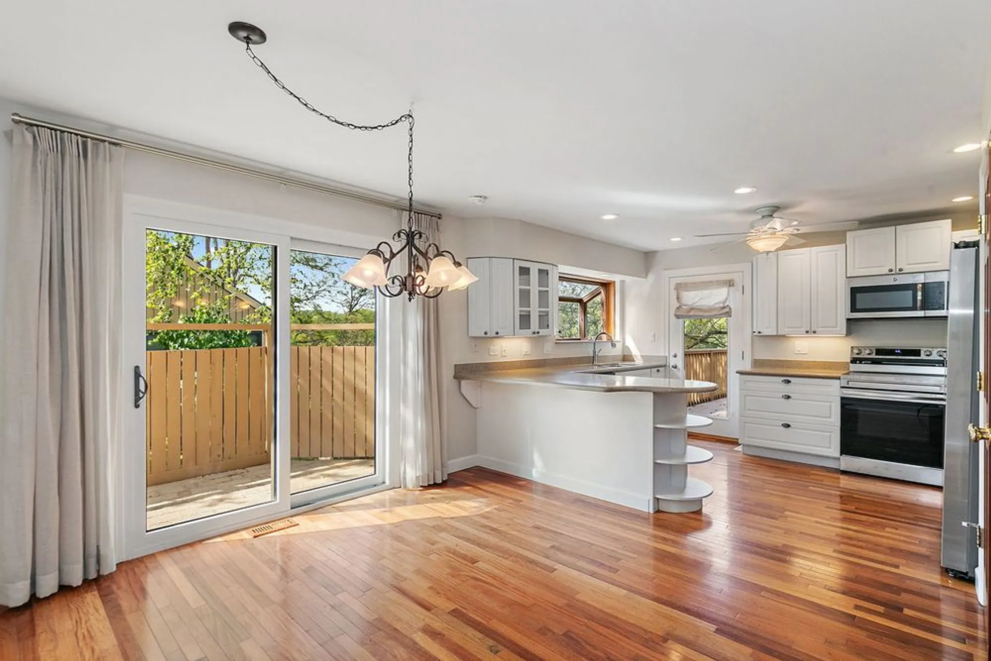 Property Slideshow image 6 of 39 | 830 oak hill rd, Lake Barrington, IL, 60010