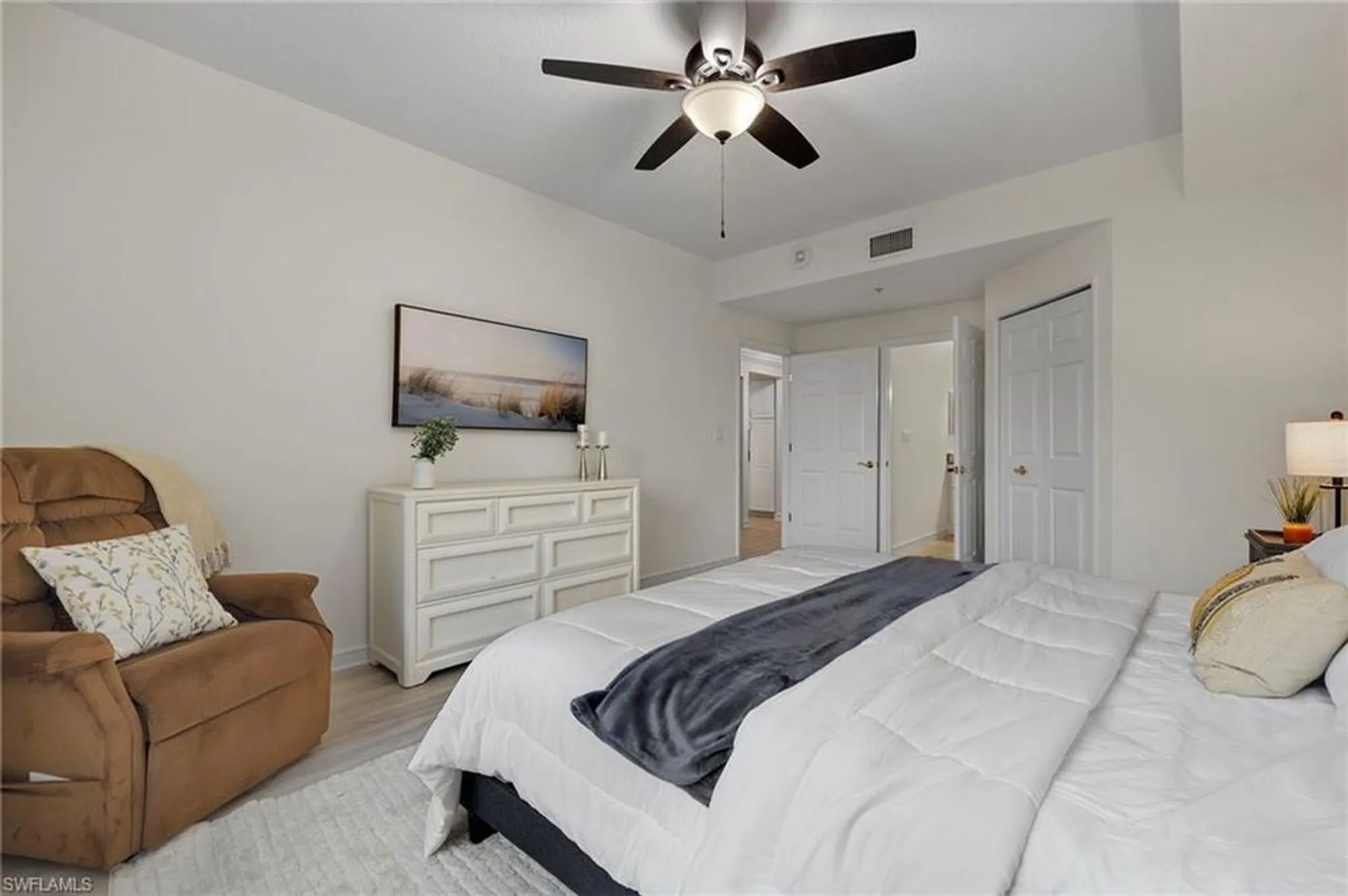 Property Slideshow image 16 of 36 | 100 glenview pl 202, Naples, FL, 34108