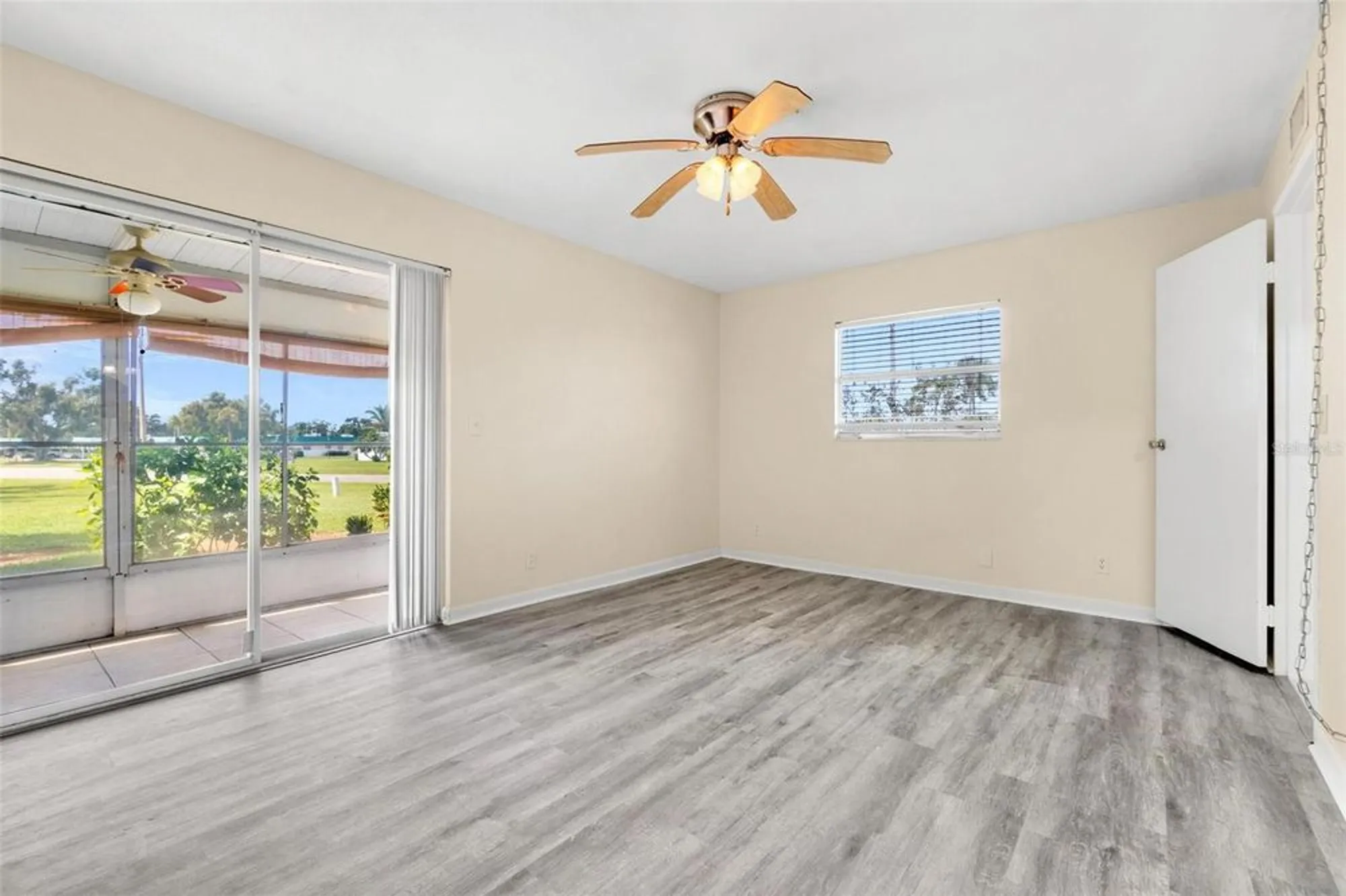 Property Slideshow image 12 of 33 | 201 bedford trl apt 123, Sun City Center, FL, 33573