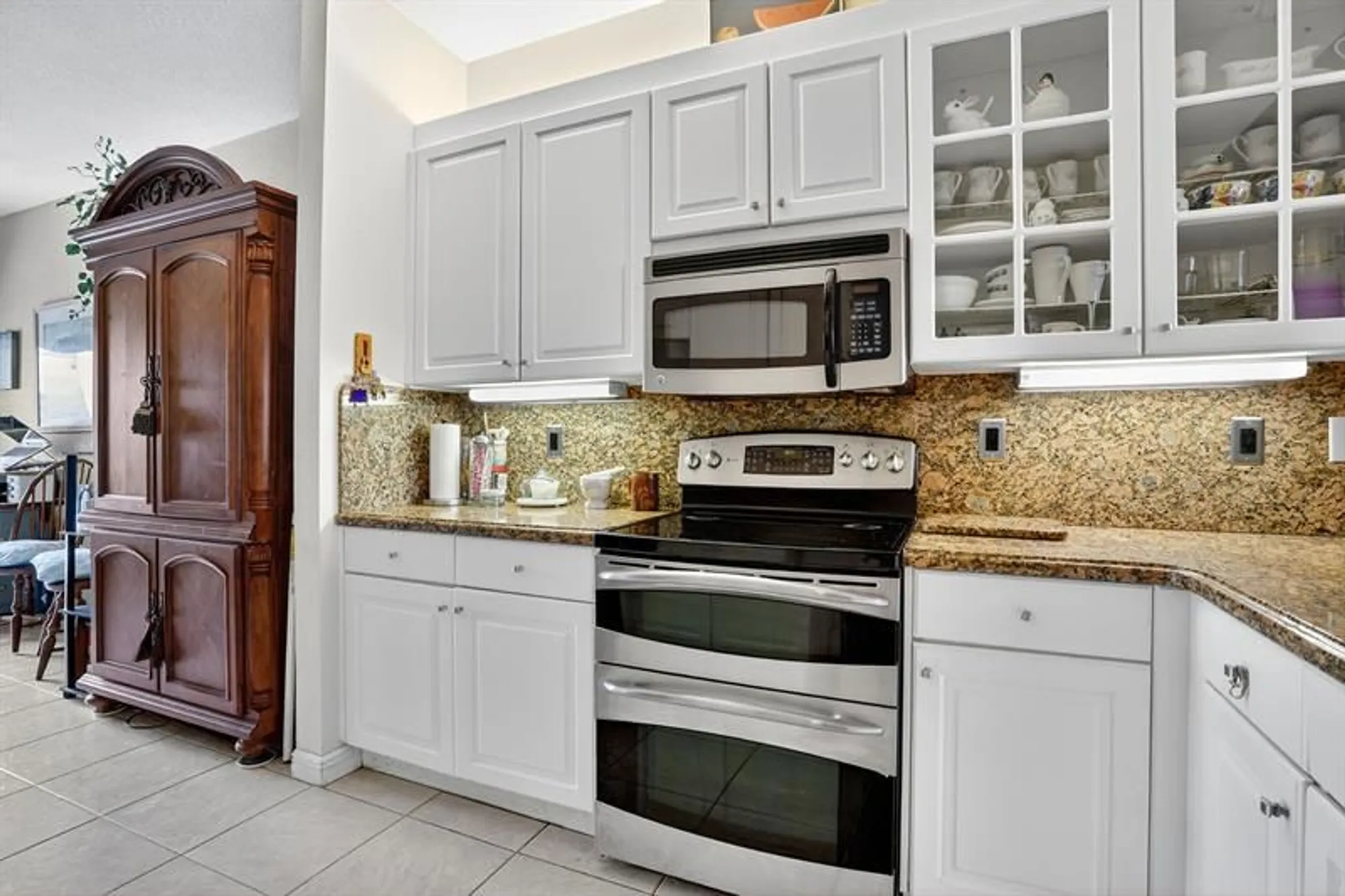Property Slideshow image 5 of 31 | 7635 southampton ter 117, Tamarac, FL, 33321