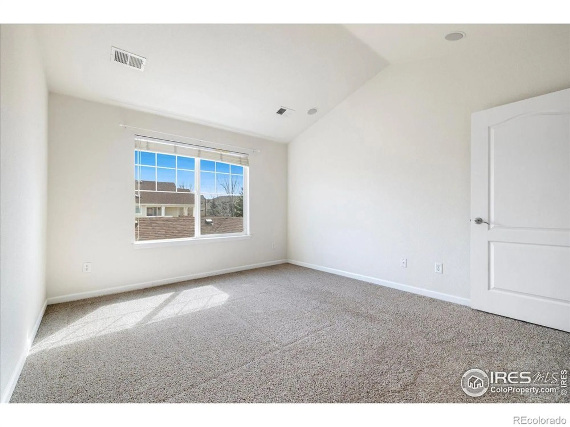 Property Slideshow image 16 of 33 | 4615 hahns peak dr unit 202, Loveland, CO, 80538
