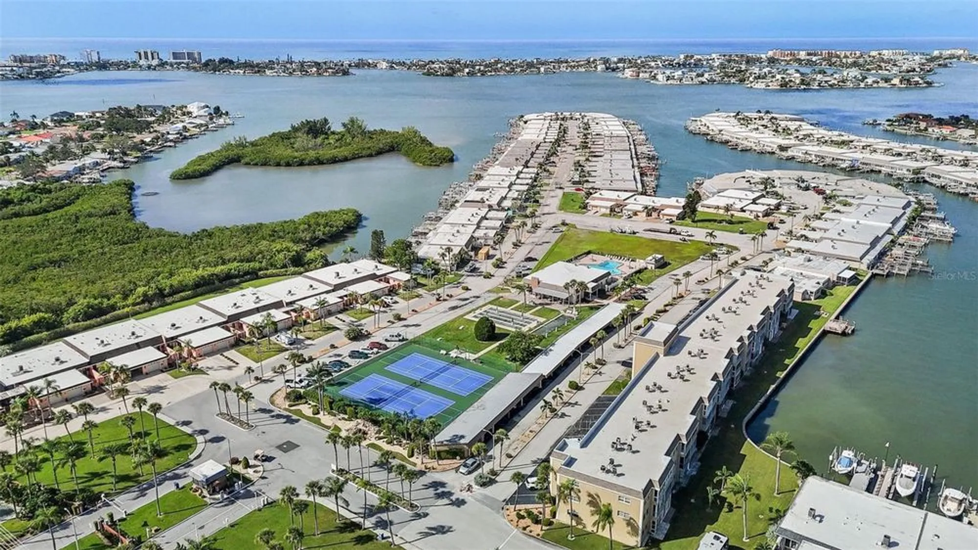 Property Slideshow image 4 of 40 | 325 boca ciega point blvd, St Petersburg, FL, 33708