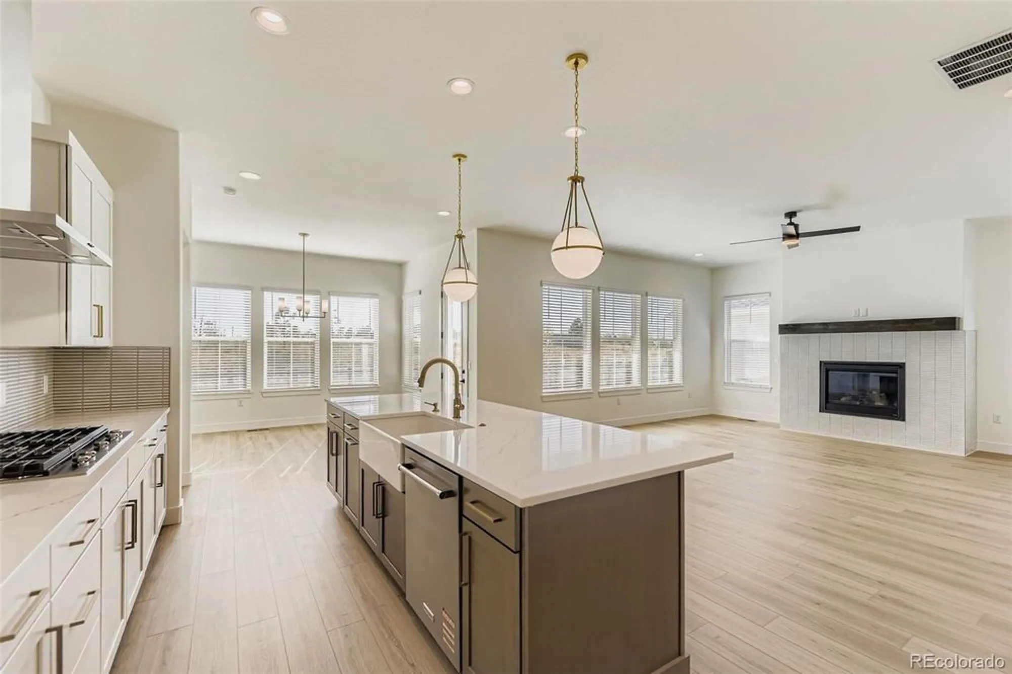 Property Slideshow image 10 of 28 | 9046 s shawnee ct, Aurora, CO, 80016