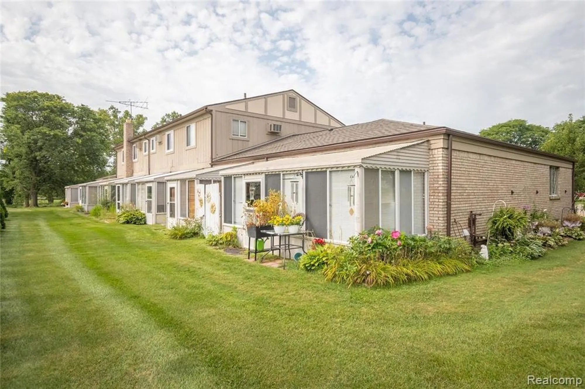 Property Slideshow image 33 of 36 | 61021 heritage blvd # 4, South Lyon, MI, 48178