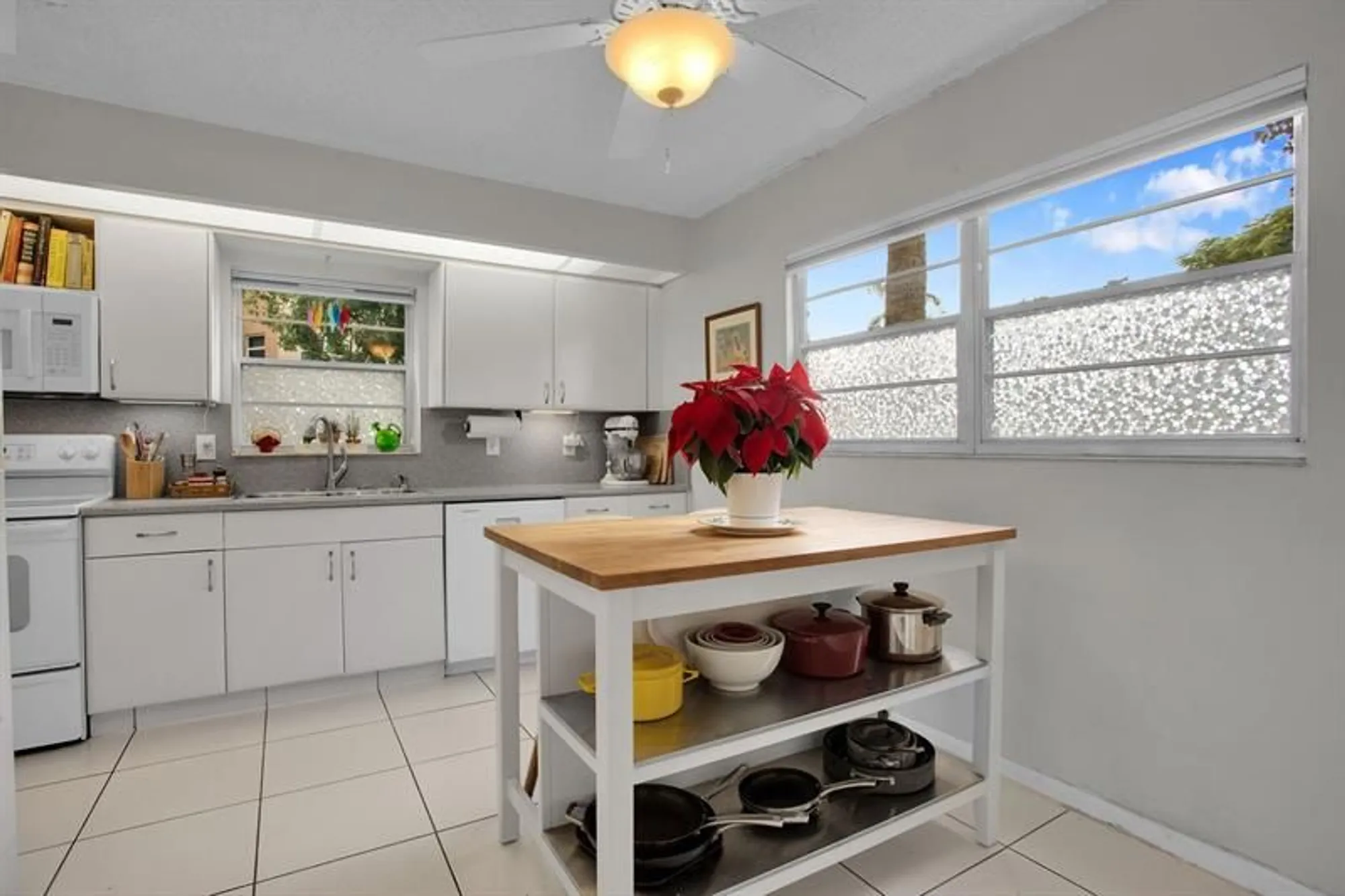 Property Slideshow image 4 of 31 | 1602 abaco dr k1, Coconut Creek, FL, 33066