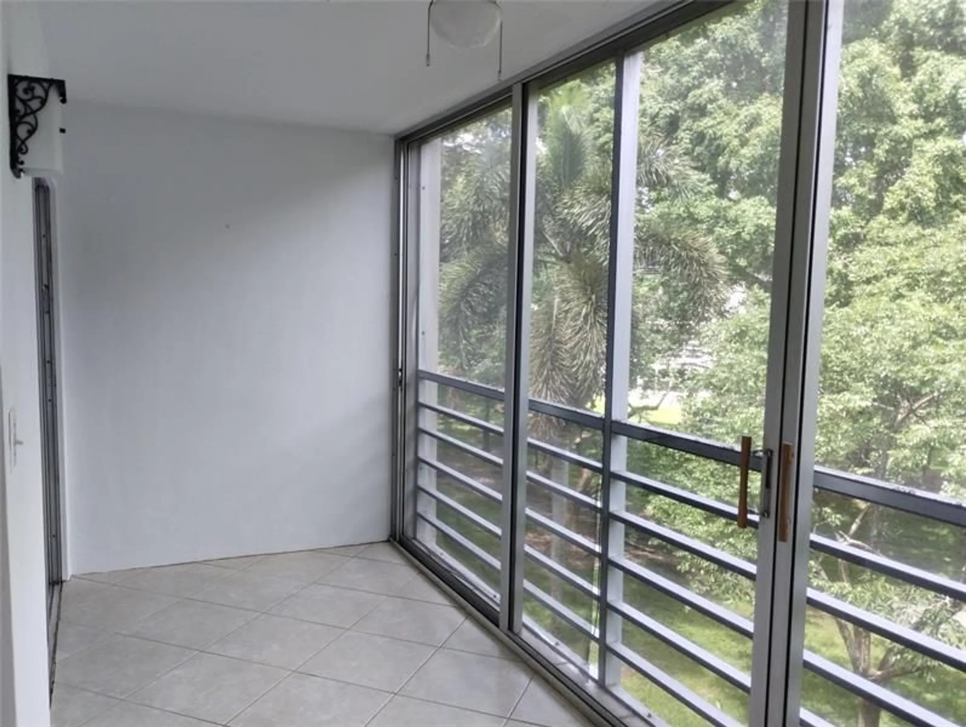 Property Slideshow image 14 of 50 | 2403 antigua cir e3, Coconut Creek, FL, 33066