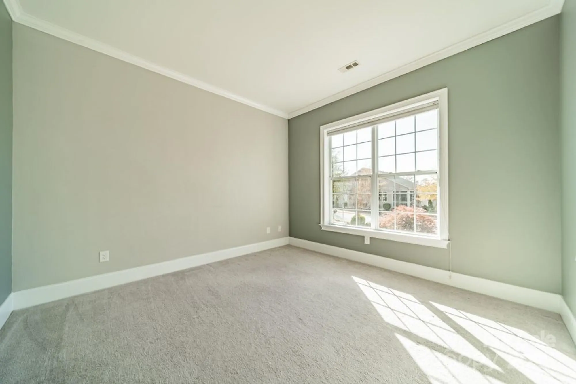 Property Slideshow image 35 of 44 | 15016 high bluff ct, Charlotte, NC, 28278