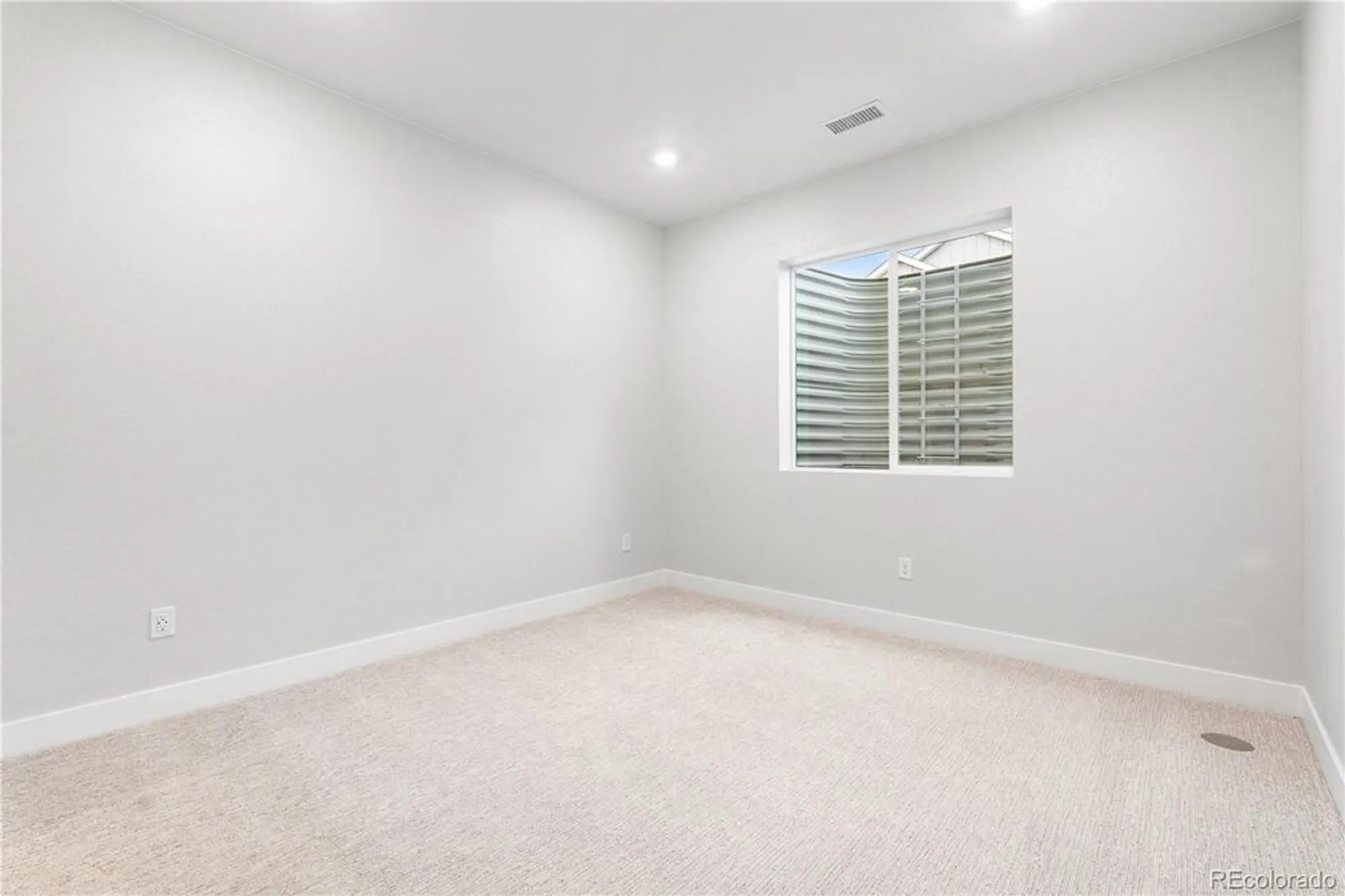 Property Slideshow image 6 of 33 | 11104 amber light cir, Littleton, CO, 80125