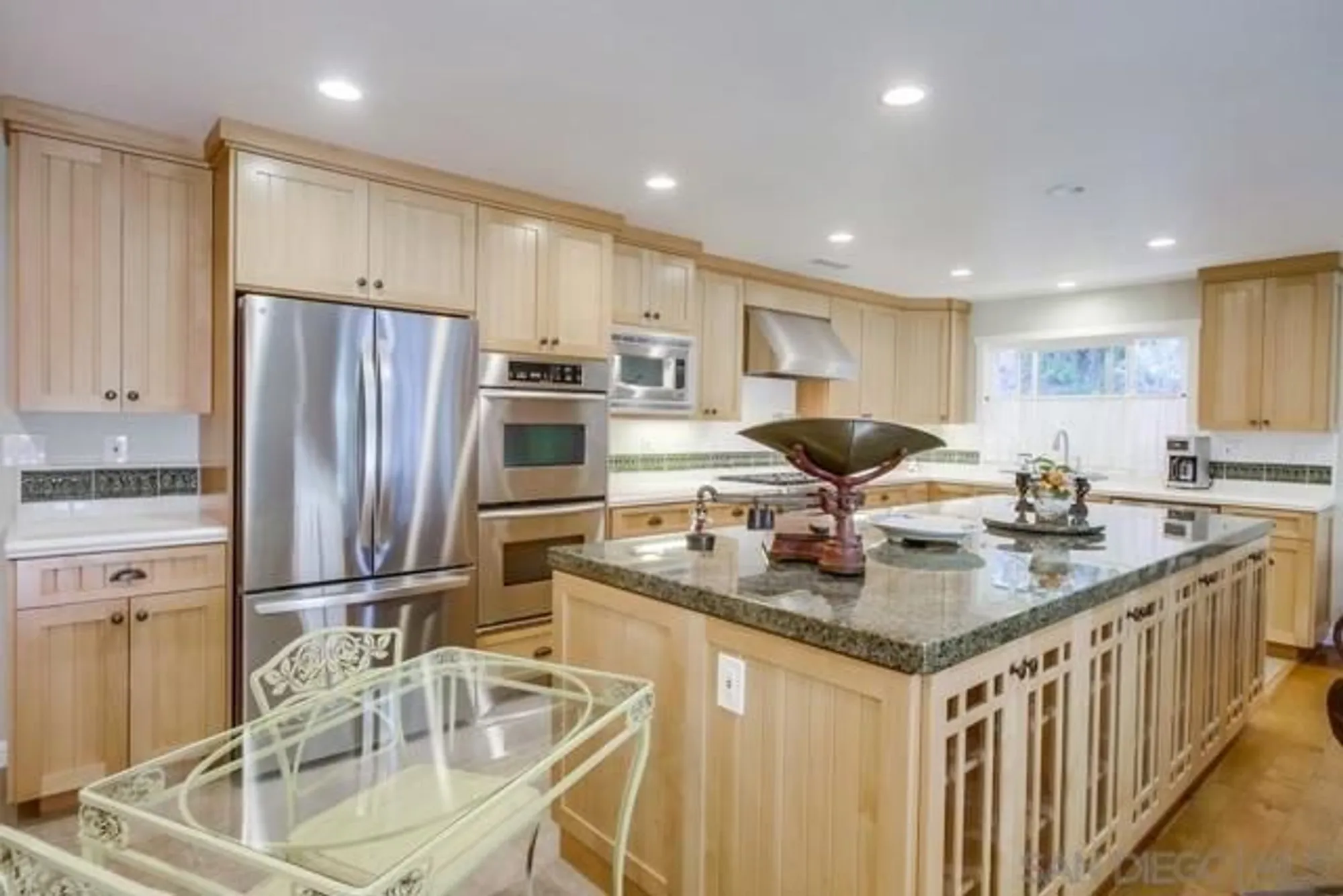 Property Slideshow image 13 of 44 | 1454 la plaza dr, San Marcos, CA, 92078