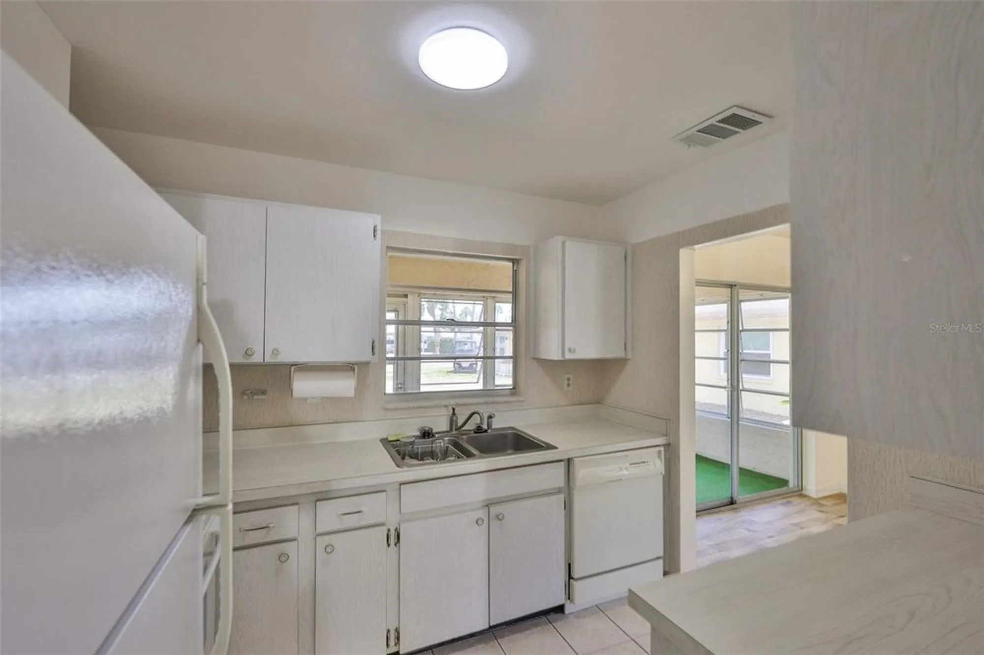 Property Slideshow image 14 of 54 | 1904 canterbury ln 18, Sun City Center, FL, 33573