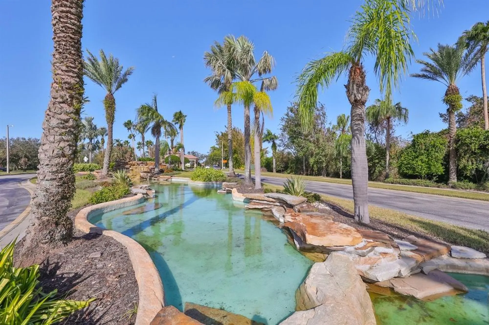 Property Slideshow image 12 of 32 | 239 mystic falls dr, Apollo Beach, FL, 33572