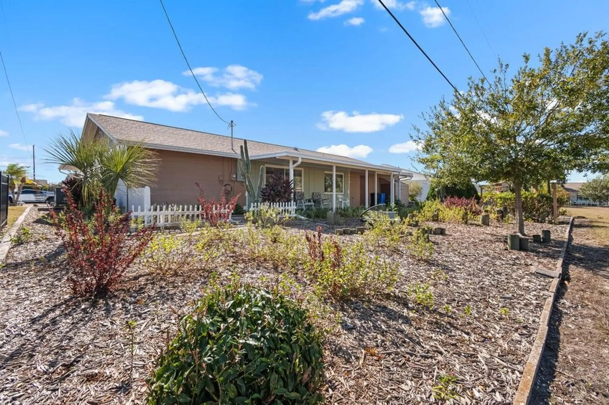 Property Slideshow image 39 of 80 | 829 fox hills dr, Sun City Center, FL, 33573