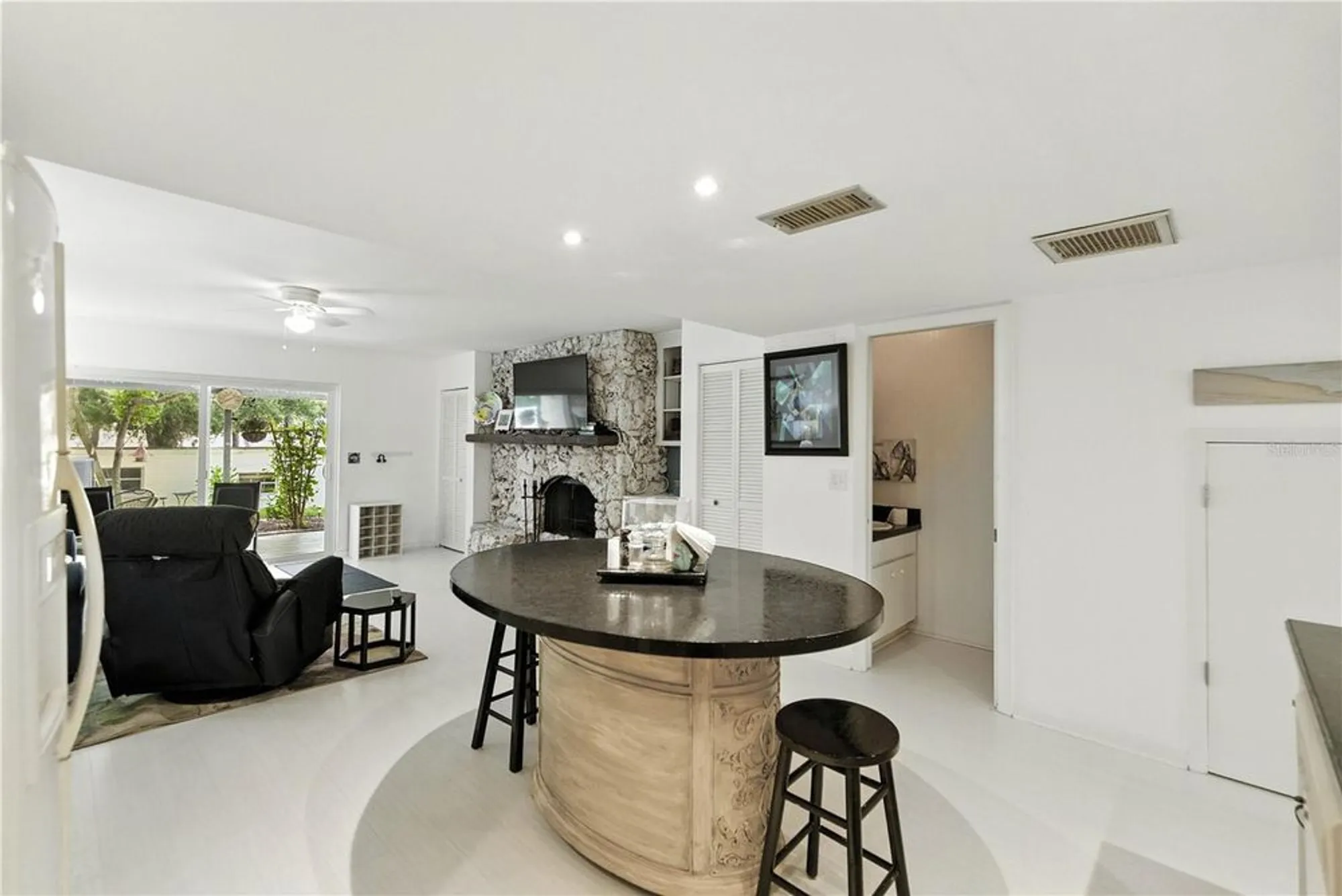 Property Slideshow image 11 of 29 | 9951 sw 88th court rd b, Ocala, FL, 34481